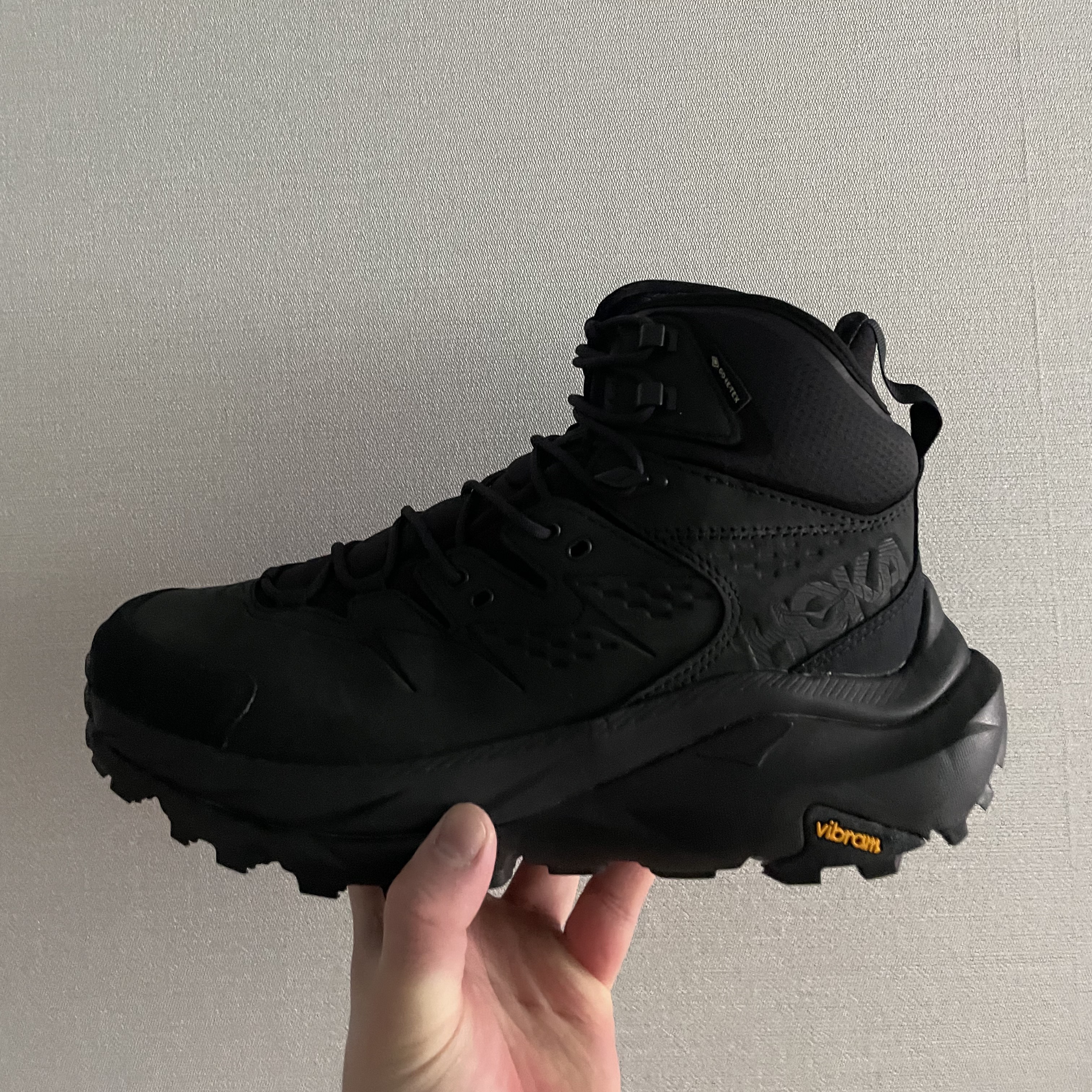 Hoka Kaha 2 Gore-Tex Black 착용 스타일
