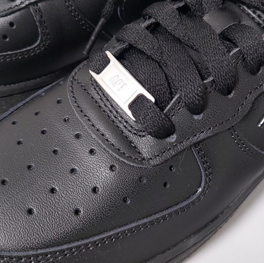 Nike Air Force 1 '07 Low Triple Black 착용 스타일 - 4