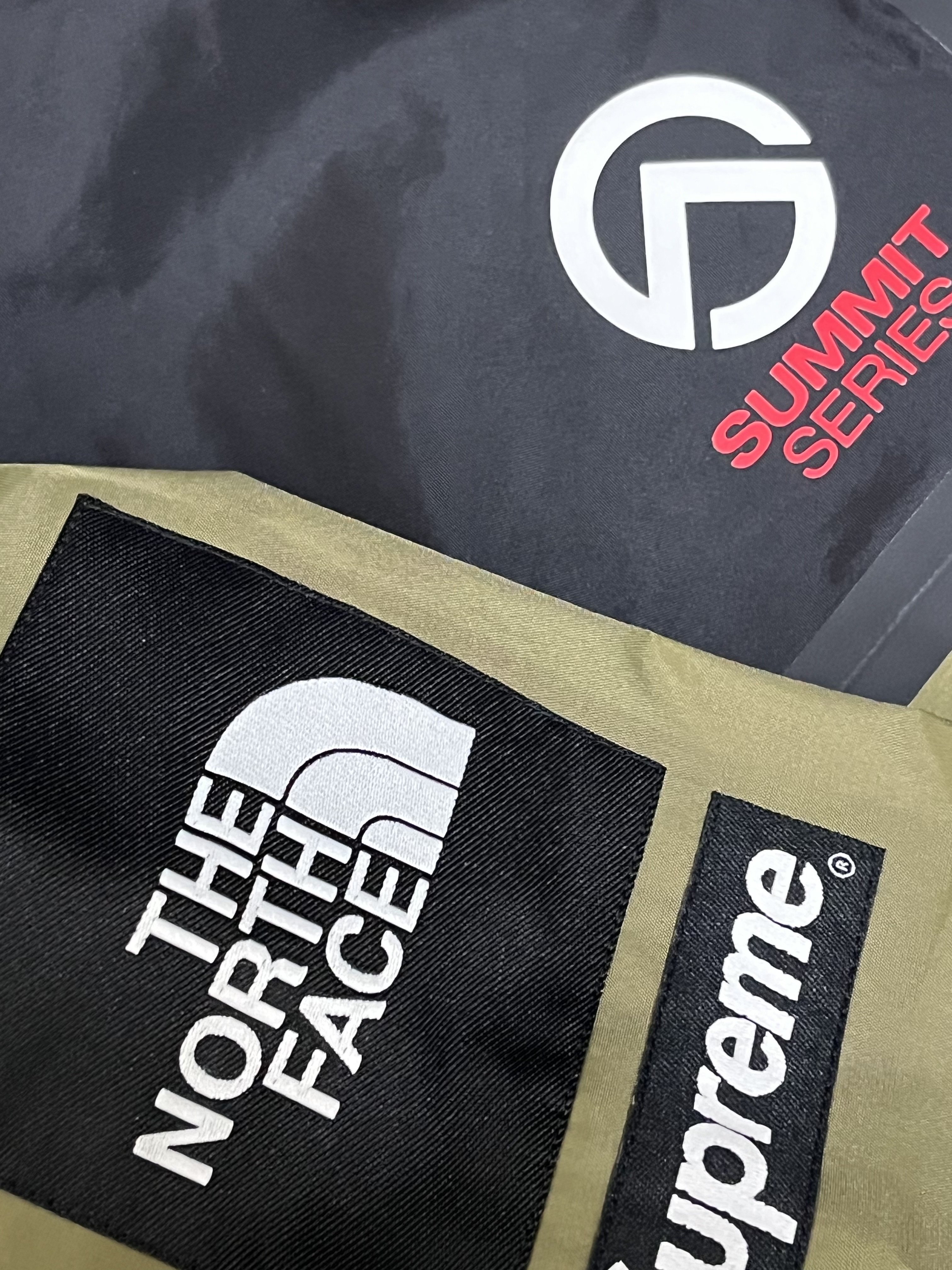 Supreme x The North Face Summit Series Outer Tape Seam Jacket Olive - 21SS 착용 스타일 - 4