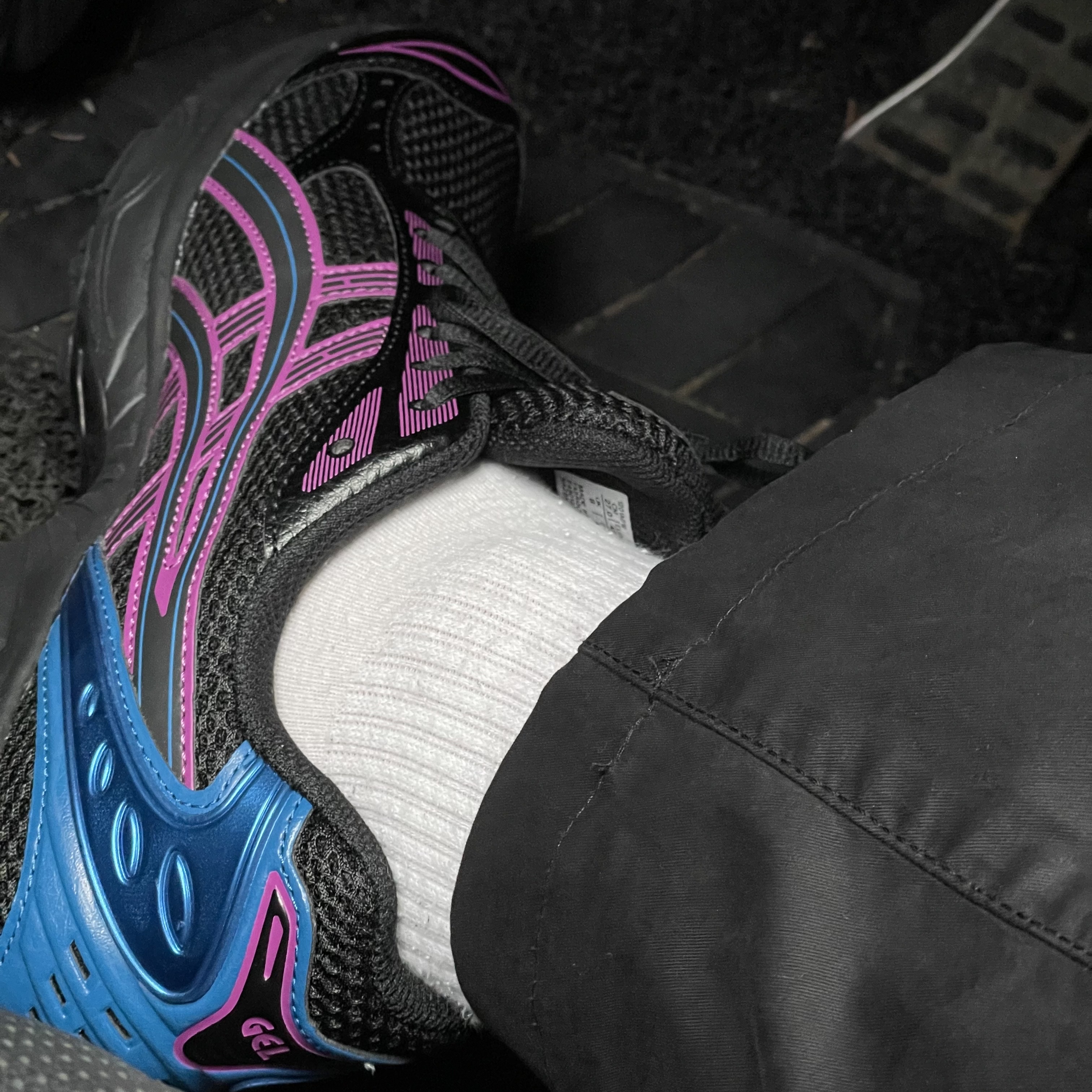 Asics Gel-Kayano 14 Black Lake Drive 착용 스타일