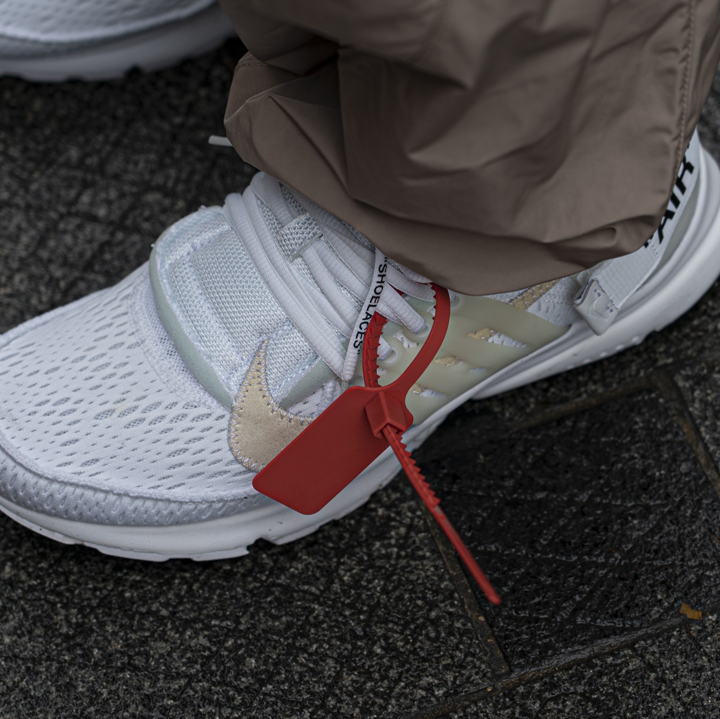 Nike x Off-White NRG Track Suit Khaki - Asia 착용 스타일 - 3
