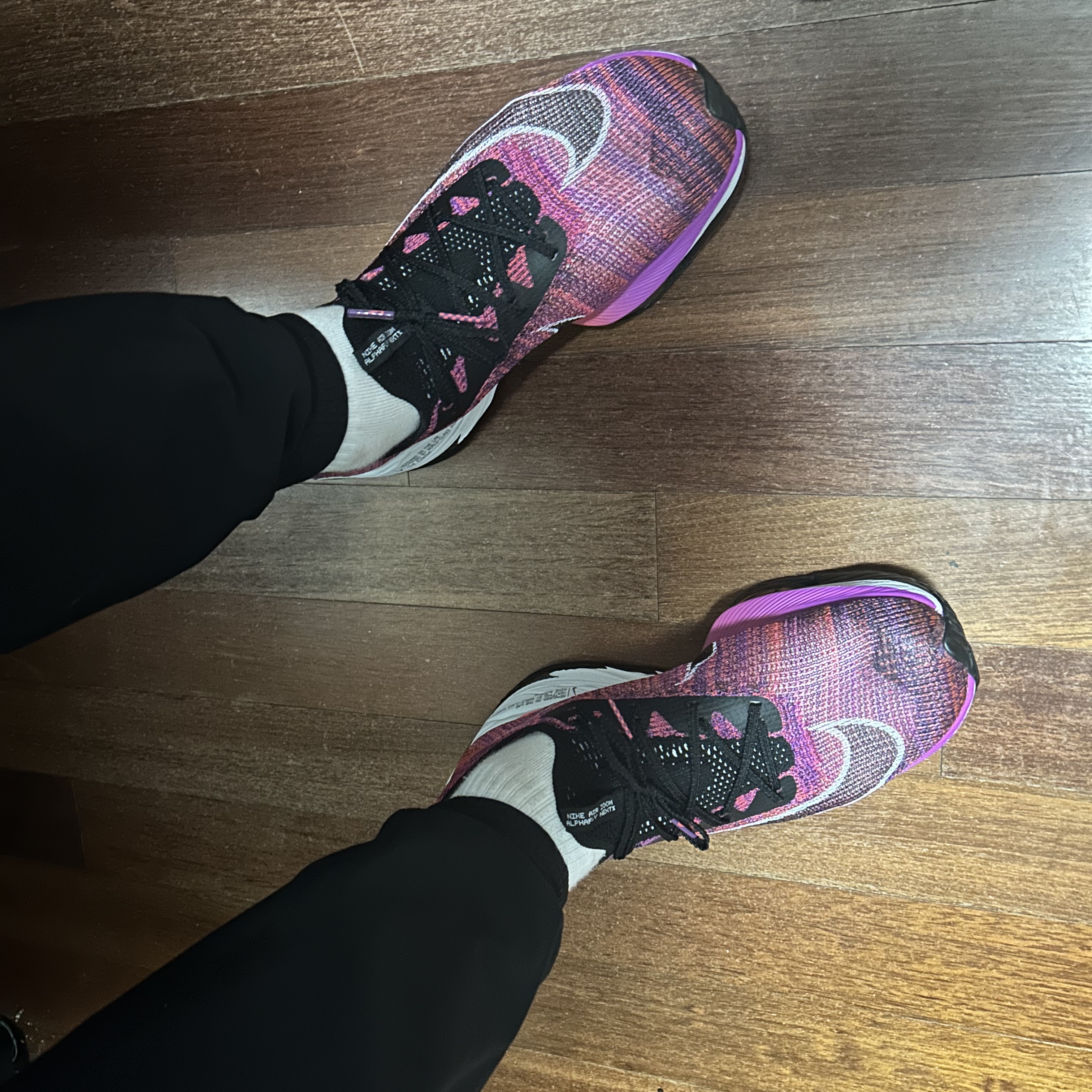 Nike Air Zoom Alphafly Next% Hyper Violet 착용 스타일 - 2