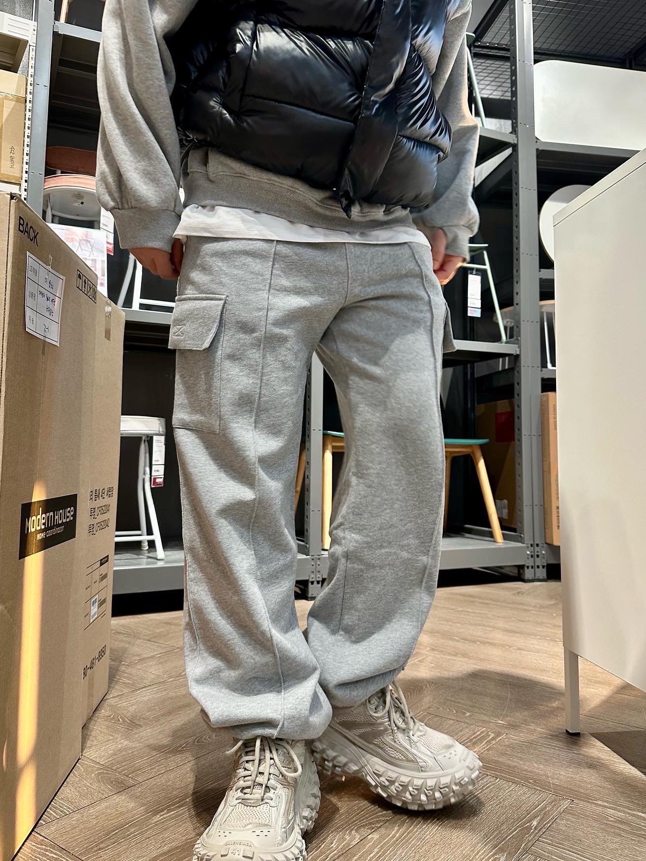 Balenciaga Defender Sneakers Beige 착용 스타일 - 5
