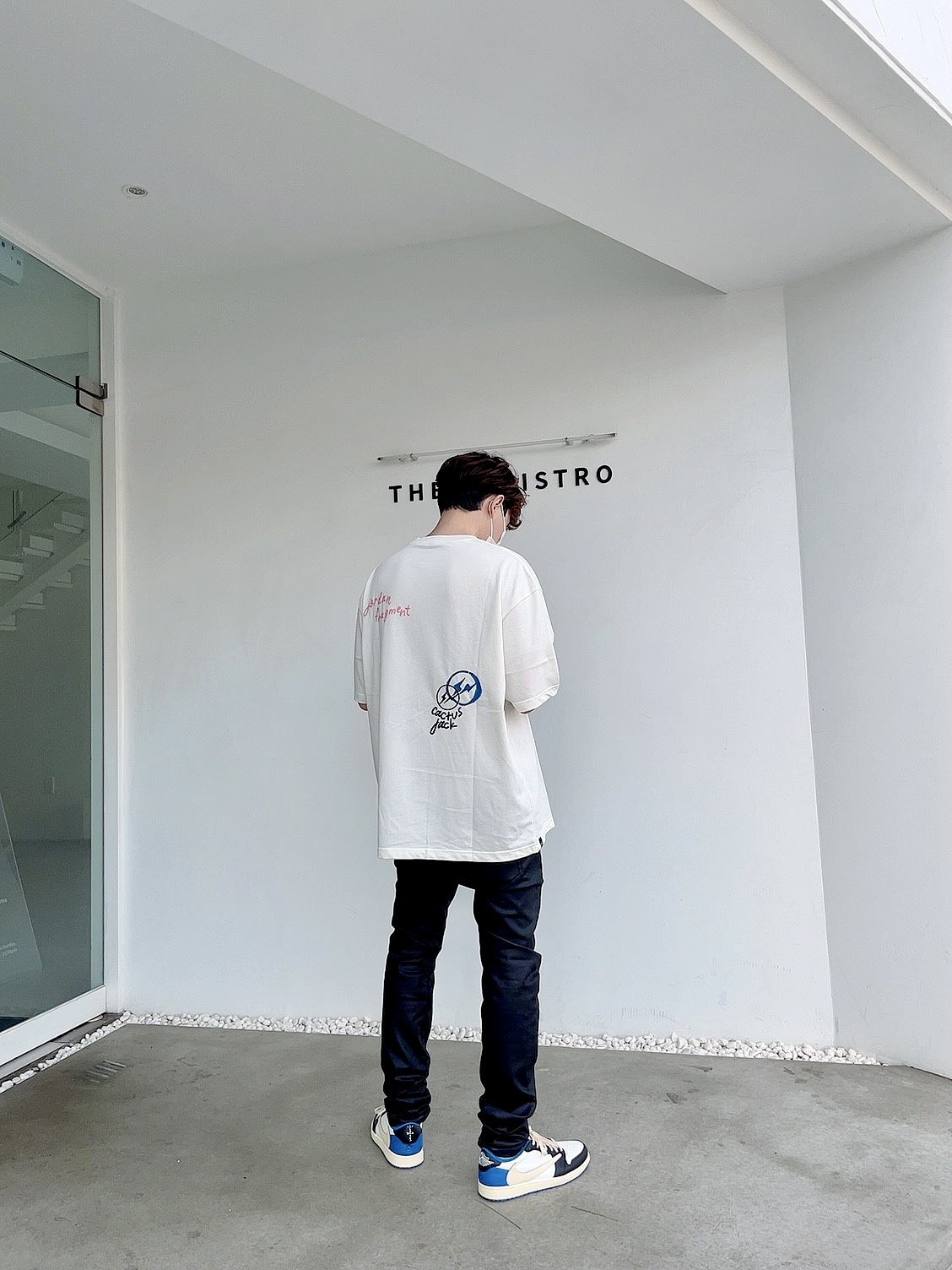 Jordan 1 x Travis Scott x Fragment Retro Low OG SP Military Blue, Jordan x Travis Scott x Fragment T-Shirt Sail (DJ0619-133) 착용 스타일 - 1