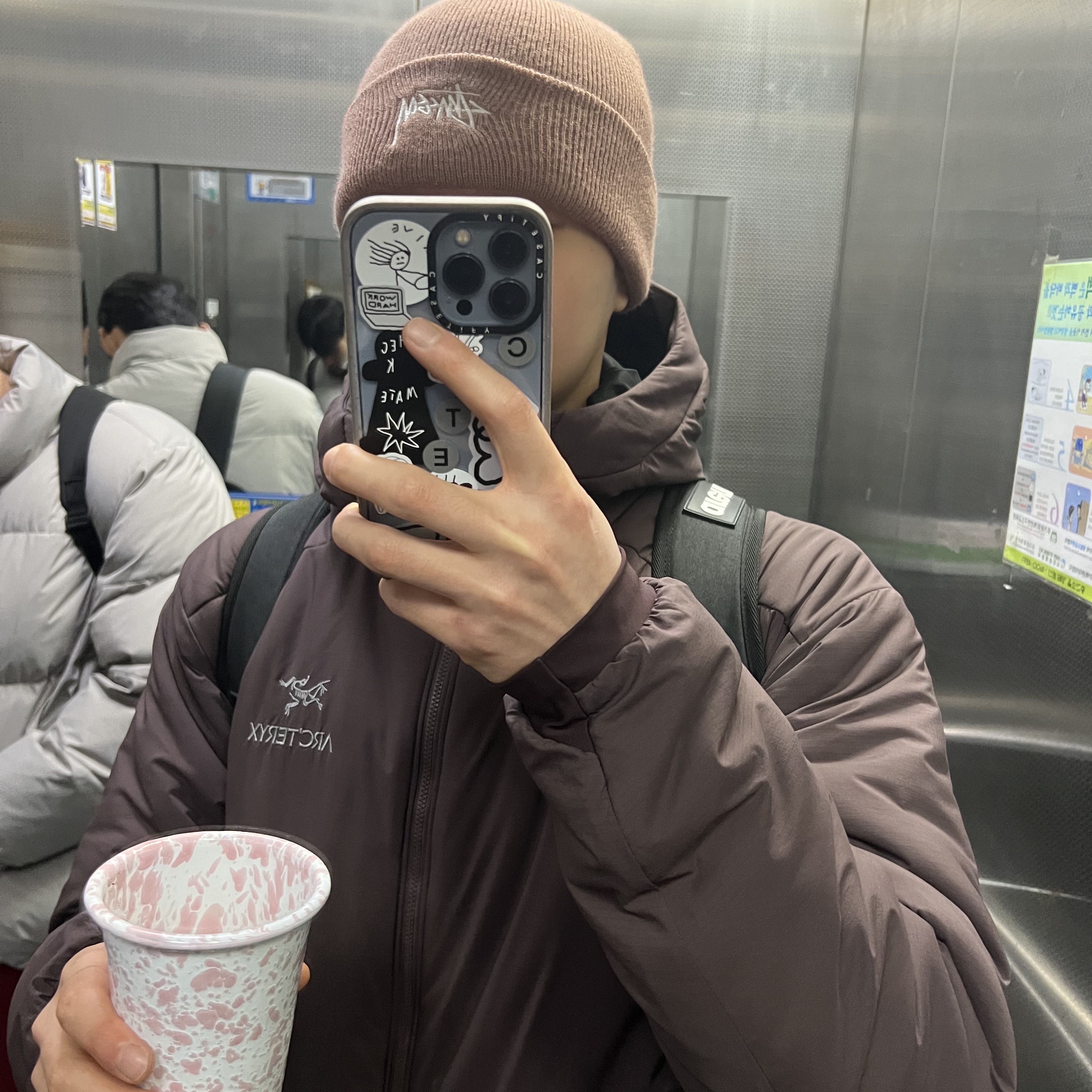 Stussy x Our Legacy Yin Yang Beanie Mauve, Arc'teryx Atom AR Hoody Figment 착용 스타일