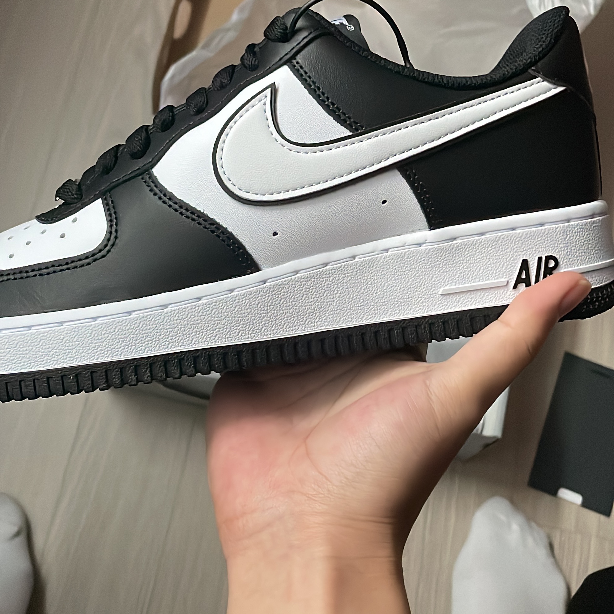 Nike Air Force 1 '07 Black White 착용 스타일 - 2