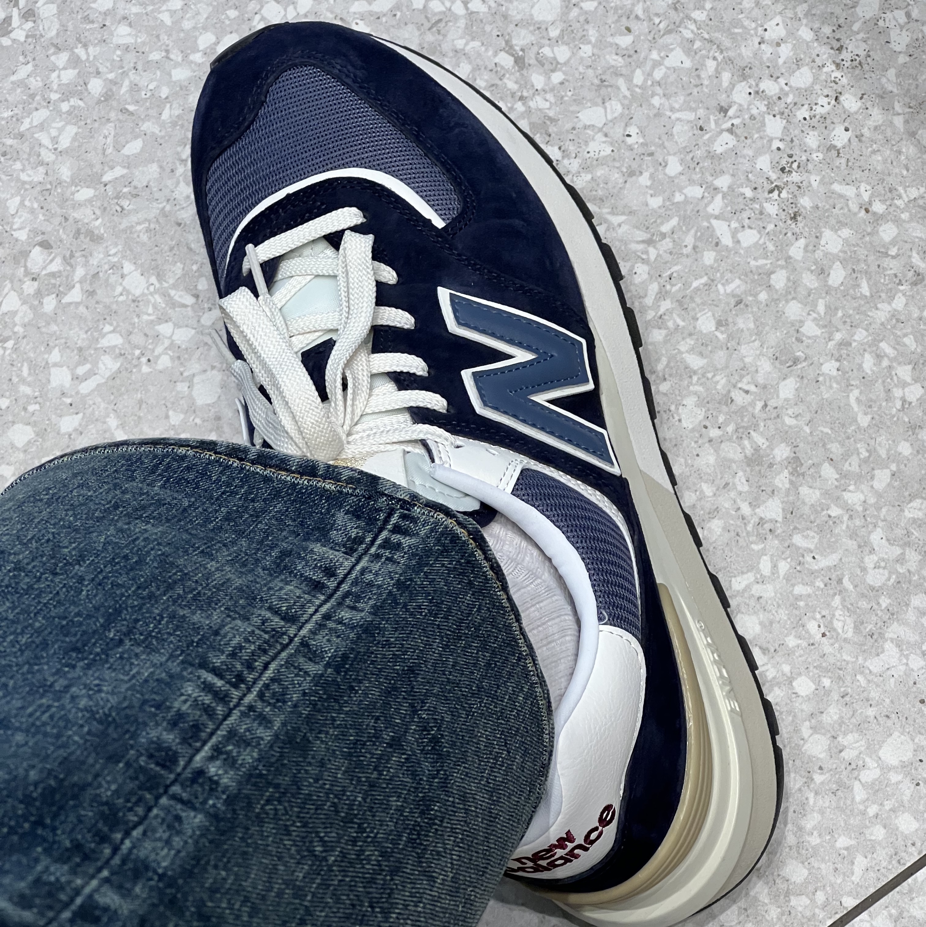 New Balance 574 Legacy Navy 착용 스타일