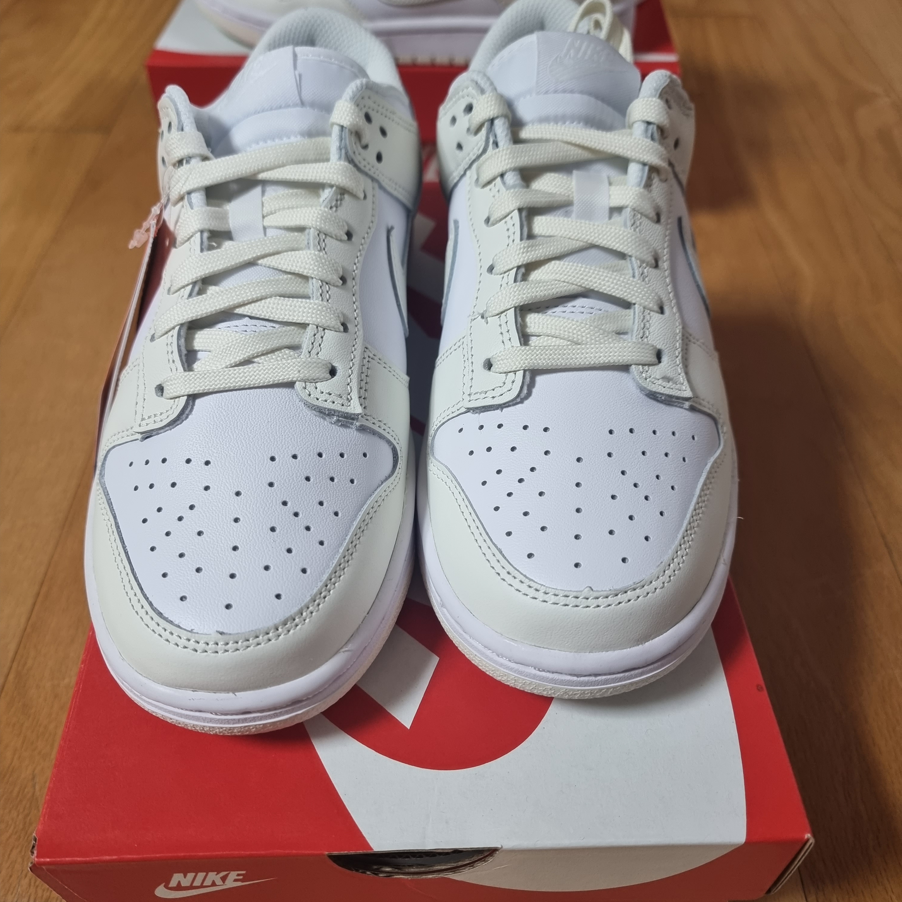 (W) Nike Dunk Low White and Sail 착용 스타일 - 4
