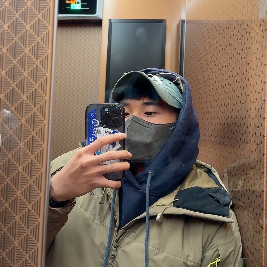 Casetify x Ader Error iPhone Sticker Magsafe Case Clear, Stone Island 99576 Nylon Metal 6-Panel Cap Olive - 22FW 착용 스타일