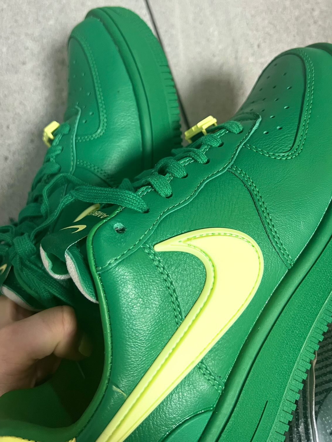 Nike x Ambush Air Force 1 Low SP Pine Green and Citron 착용 스타일 - 2