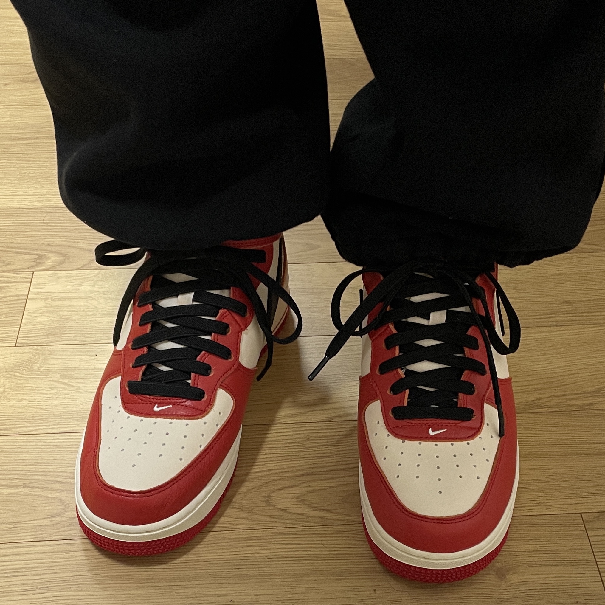 Nike Air Force 1 Mid '07 LX University Red and Pale Ivory, Jordan 1 Retro High OG Chicago 2022 착용 스타일 - 5
