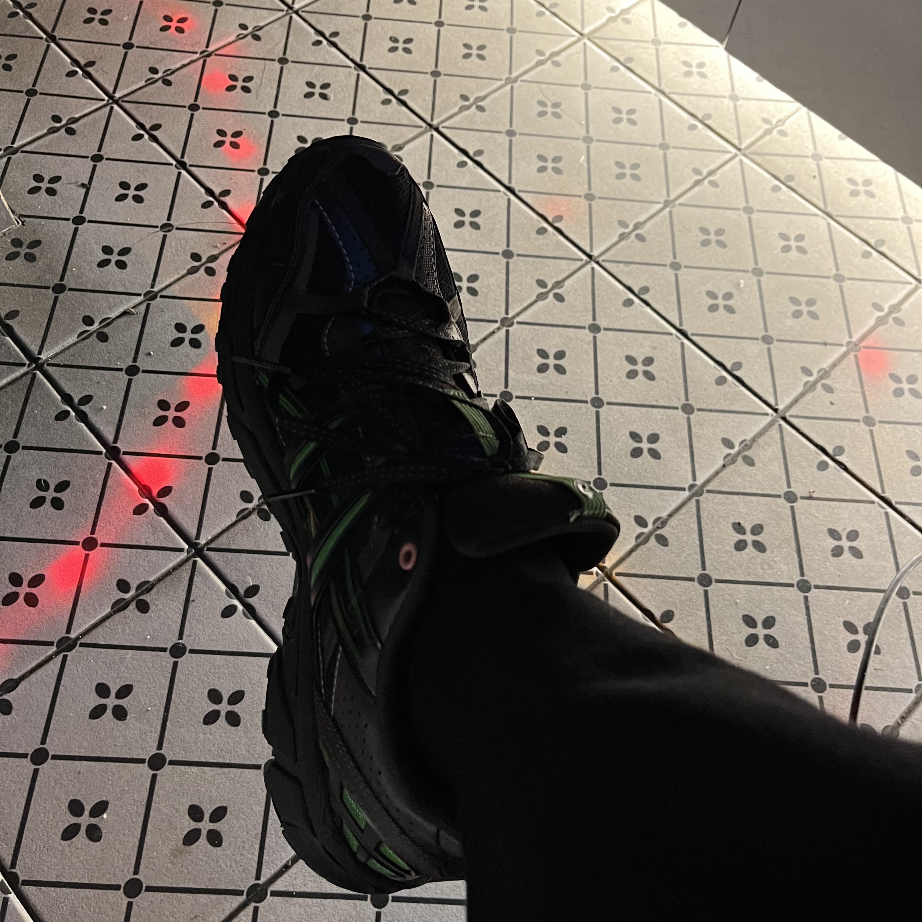 Asics x Andersson Bell Gel-Sonoma 15-50 Black Green 착용 스타일 - 2