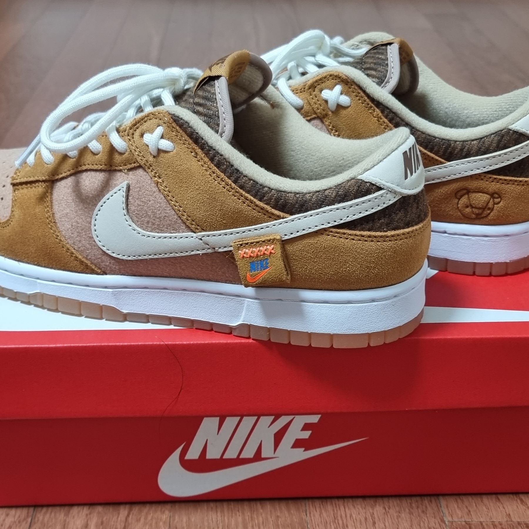Nike Dunk Low SE Praline Desert Ochre 착용 스타일 - 2