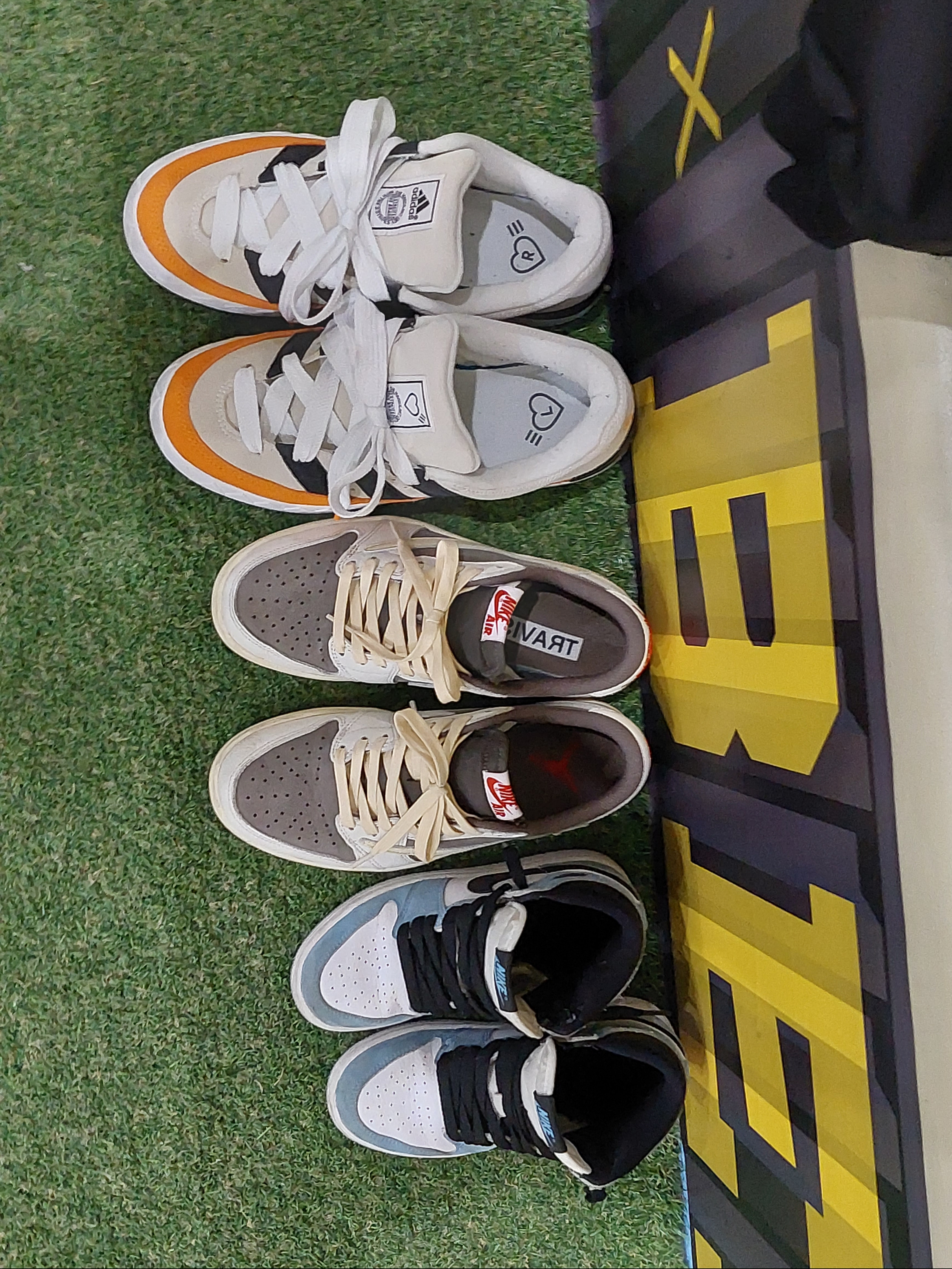 Adidas x Human Made Adimatic White, Jordan 1 x Travis Scott Retro Low OG SP Sail and Ridgerock 착용 스타일
