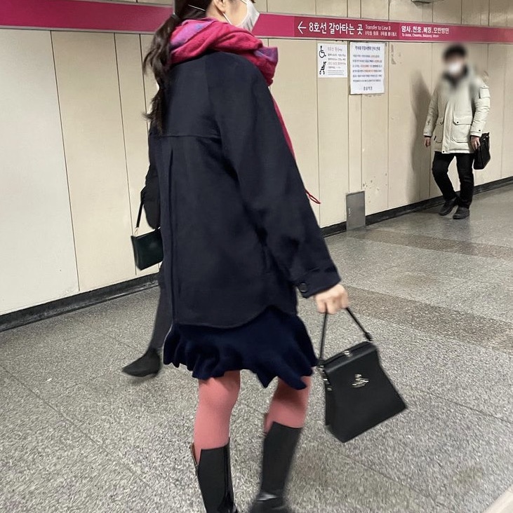 Vivienne Westwood Kelly Small Handbag Black, Ferragamo Small Kelly Bag Black 착용 스타일