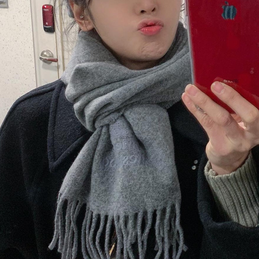 Vivienne Westwood  Embroidered Lambswool Muffler Grey, Vivienne Westwood Embroidered Lambswool Muffler Beige 착용 스타일