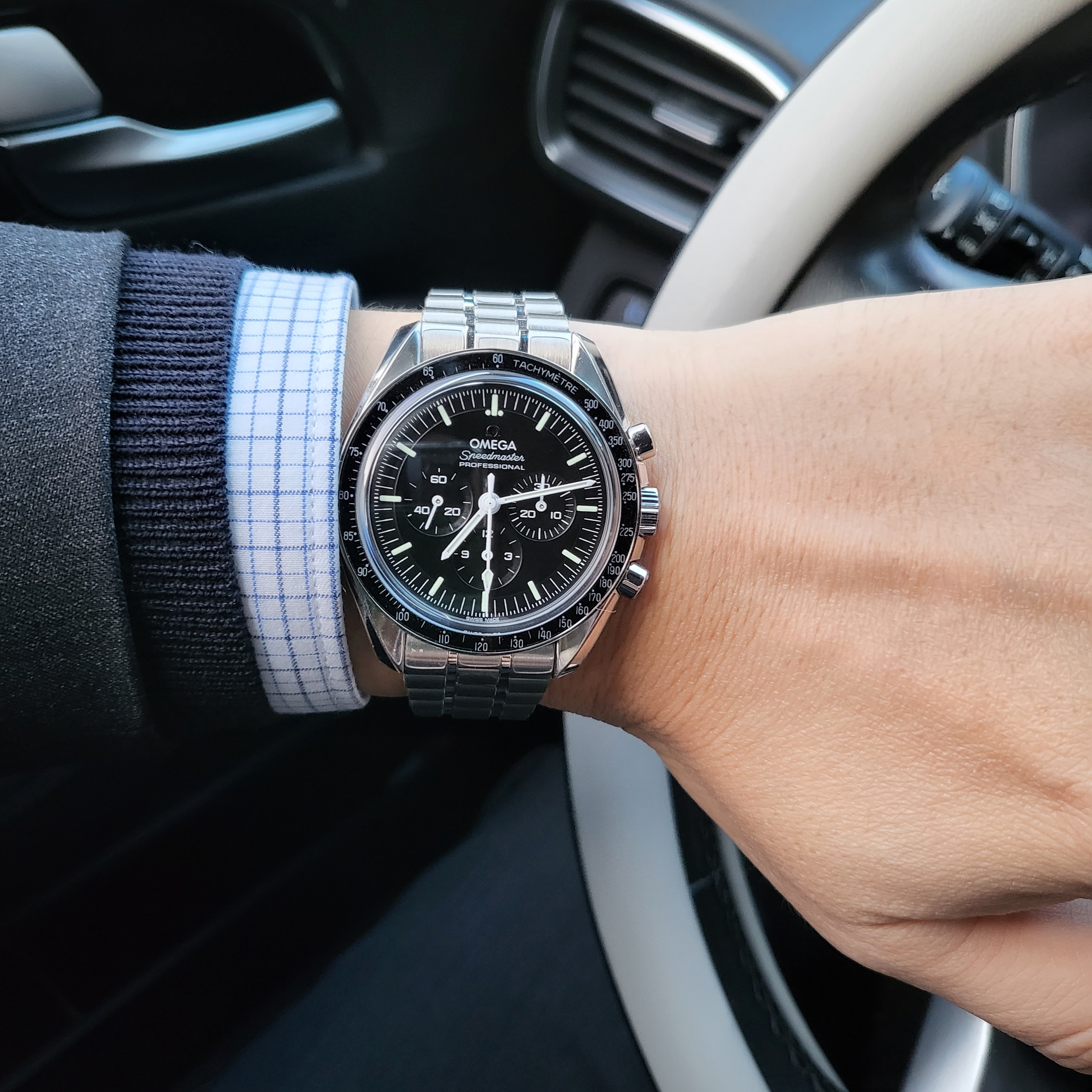Swatch x Omega Bioceramic MoonSwatch Mission To The Moon 착용 스타일
