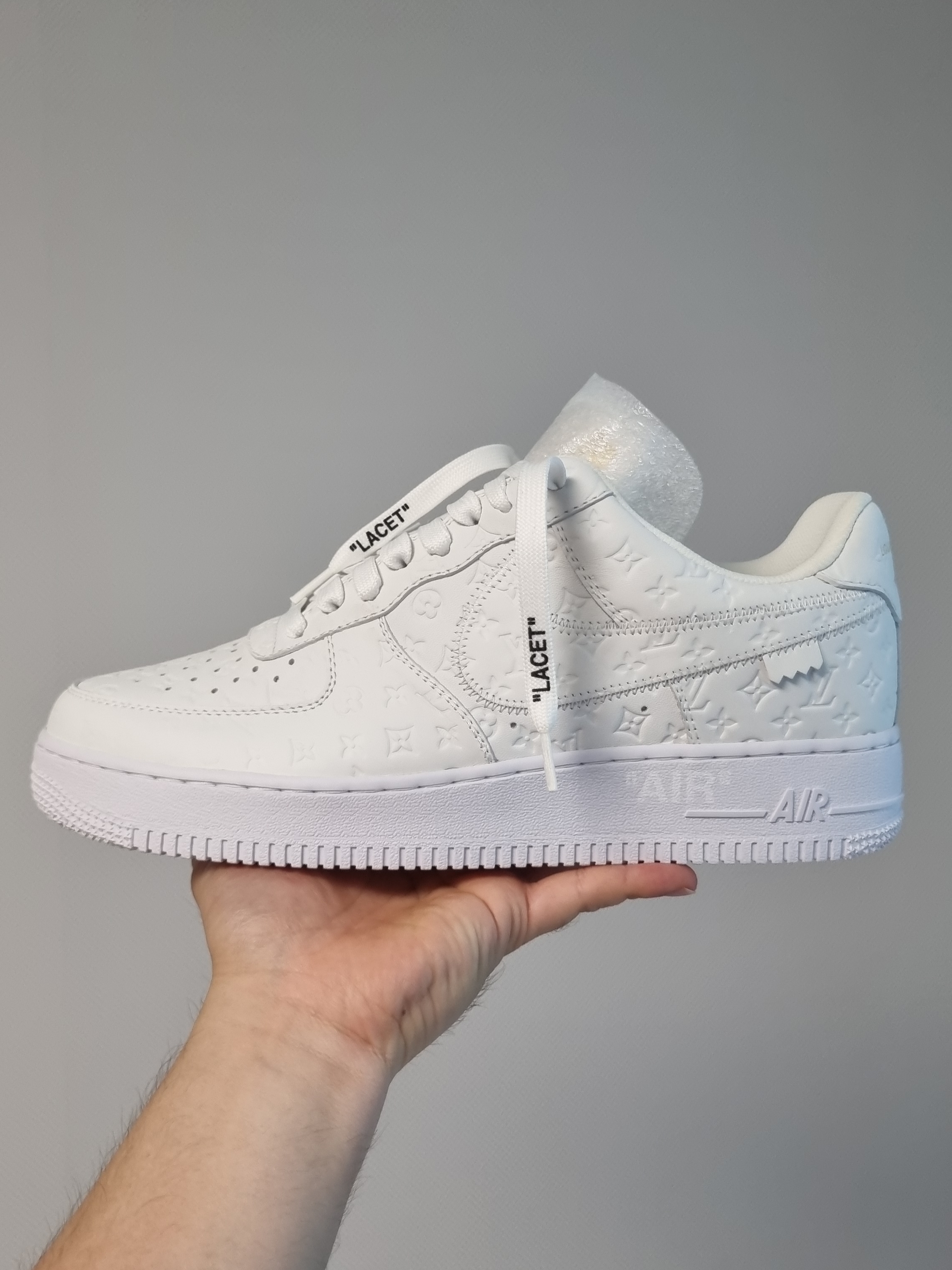 Louis Vuitton x Nike Air Force 1 Low by Virgil Abloh White 착용 스타일 - 1