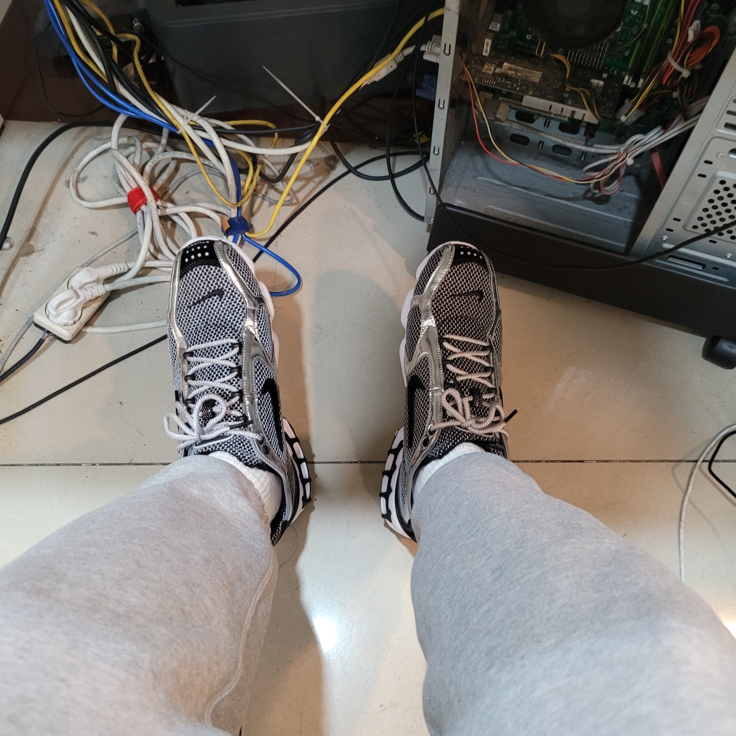 Nike x Stussy Air Zoom Spiridon Cage 2 Pure Platinum 착용 스타일