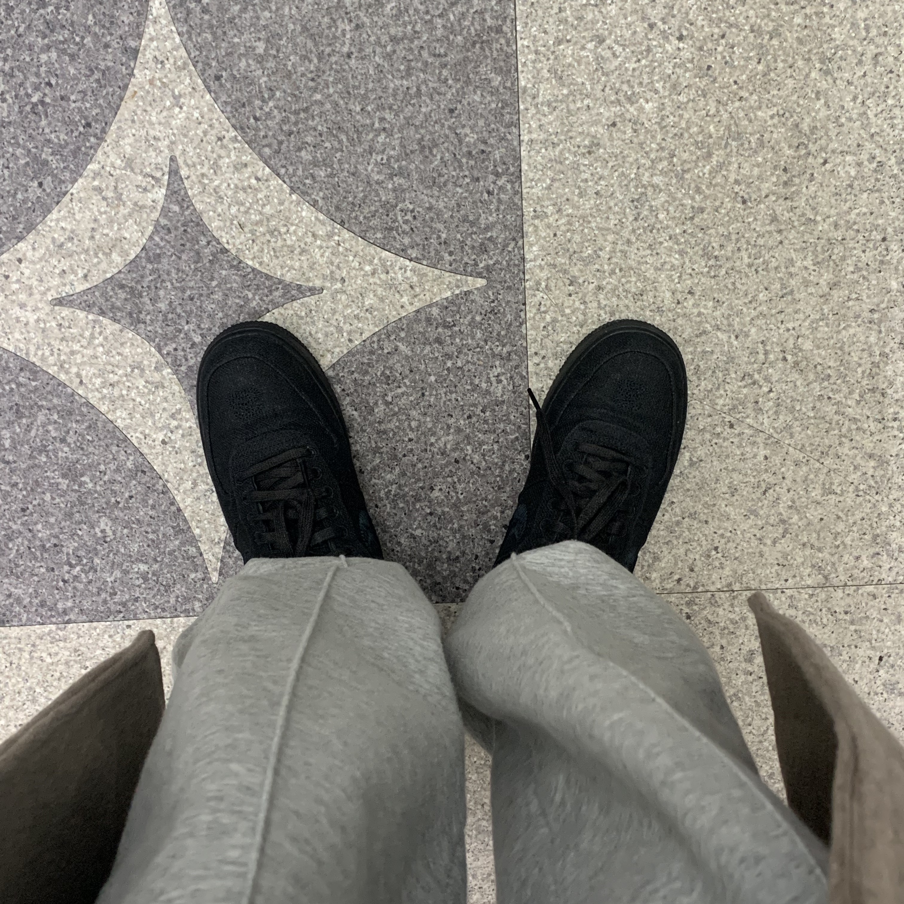 Nike x Stussy Air Force 1 Low Triple Black 착용 스타일
