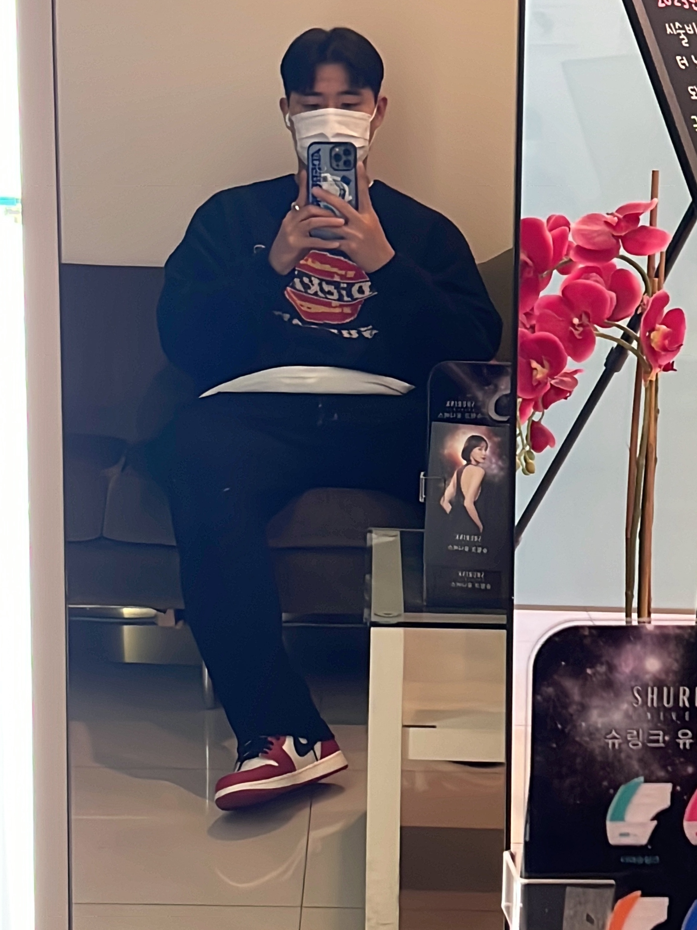 Supreme x Dickies Sweater Black - 22FW, Jordan 1 Retro High OG Chicago 2022 착용 스타일