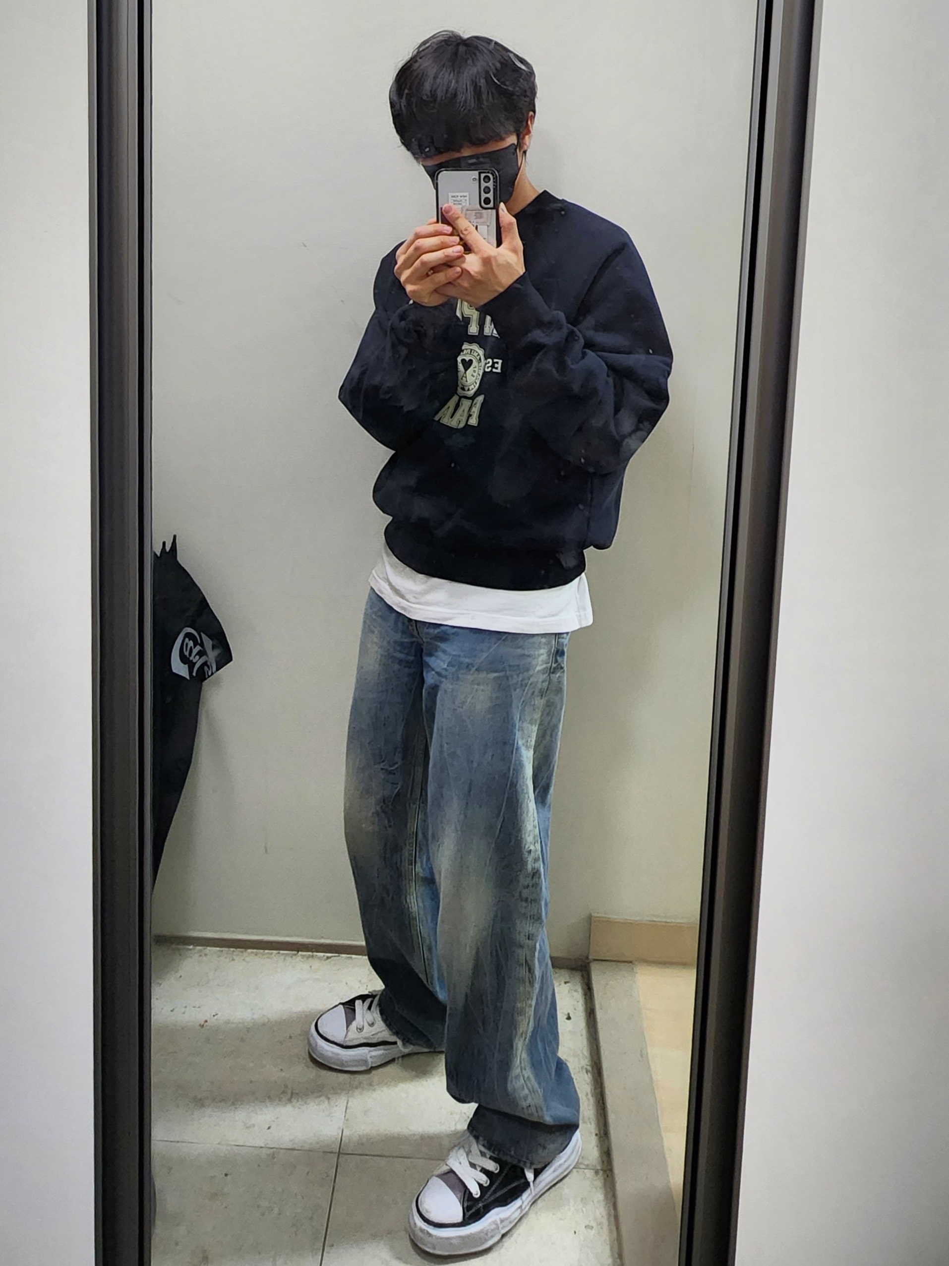 AMI Paris France Sweatshirt Black 착용 스타일