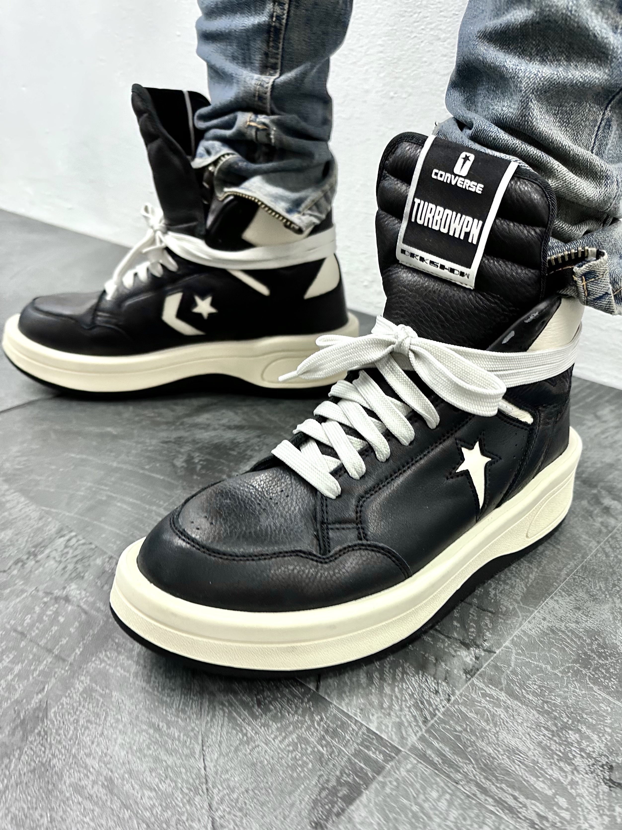 Converse x Drkshdw Turbowpn Black Cream 착용 스타일 - 1