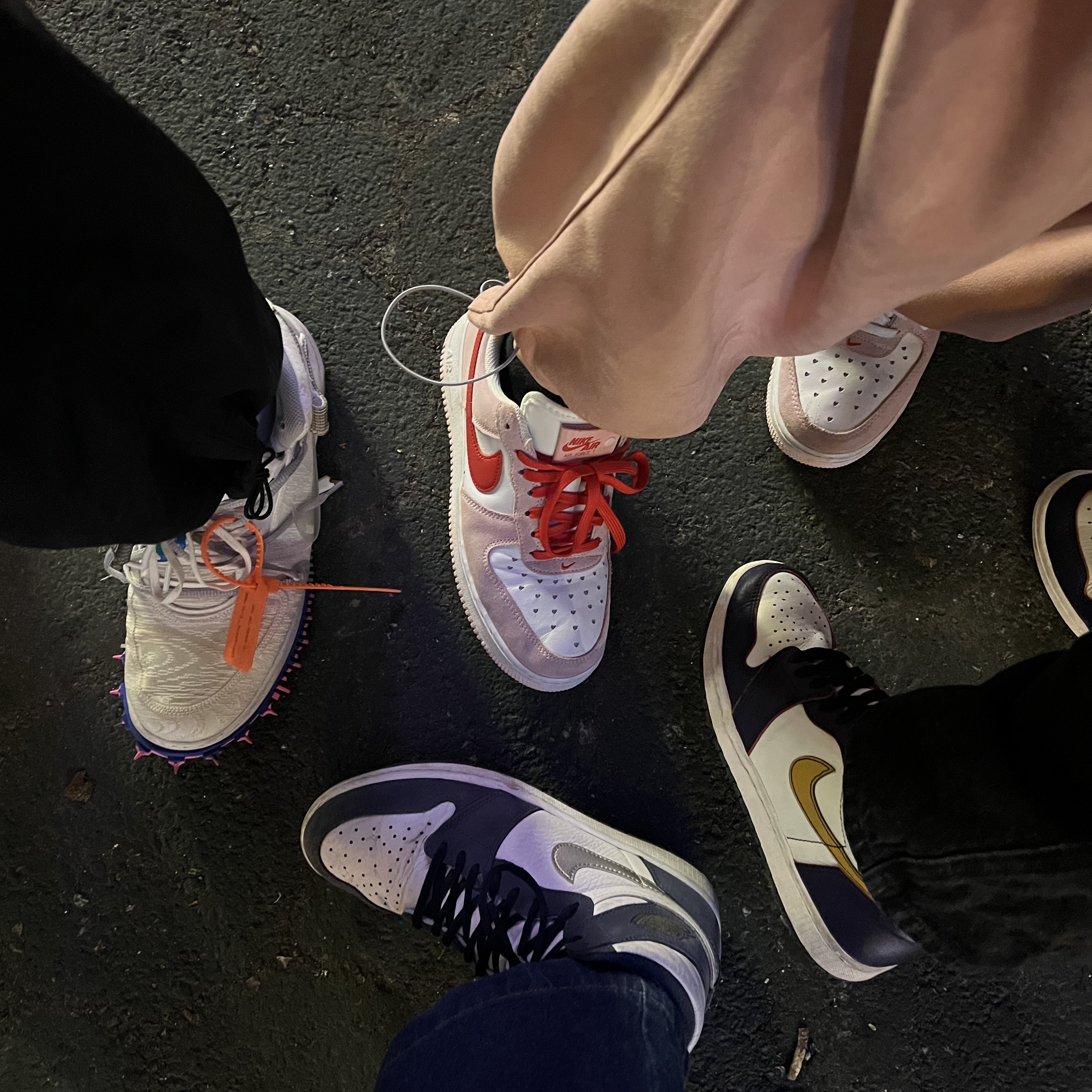 Nike x Off-White Air Force 1 Mid SP White, Nike Air Force 1 '07 QS Valentine's Day 착용 스타일