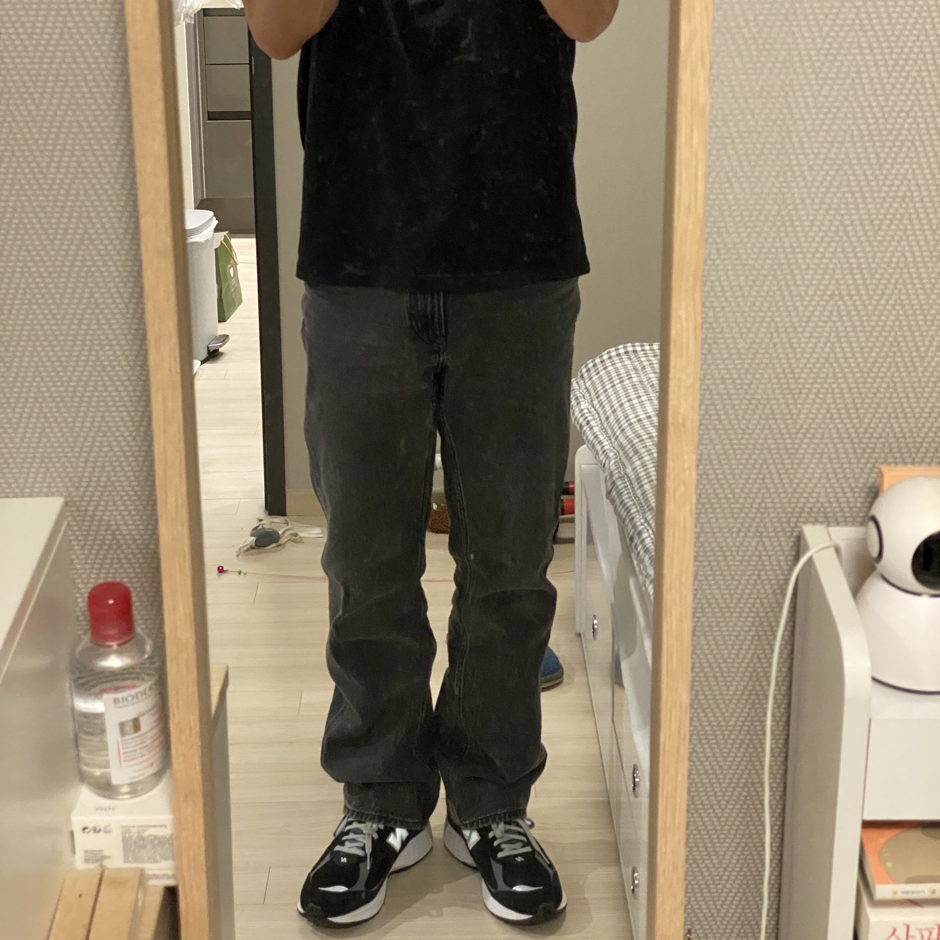 New Balance 2002R Gore-Tex Black Silver Metalic, Needles Straight Track Pants Poly Smooth Black 착용 스타일 - 3