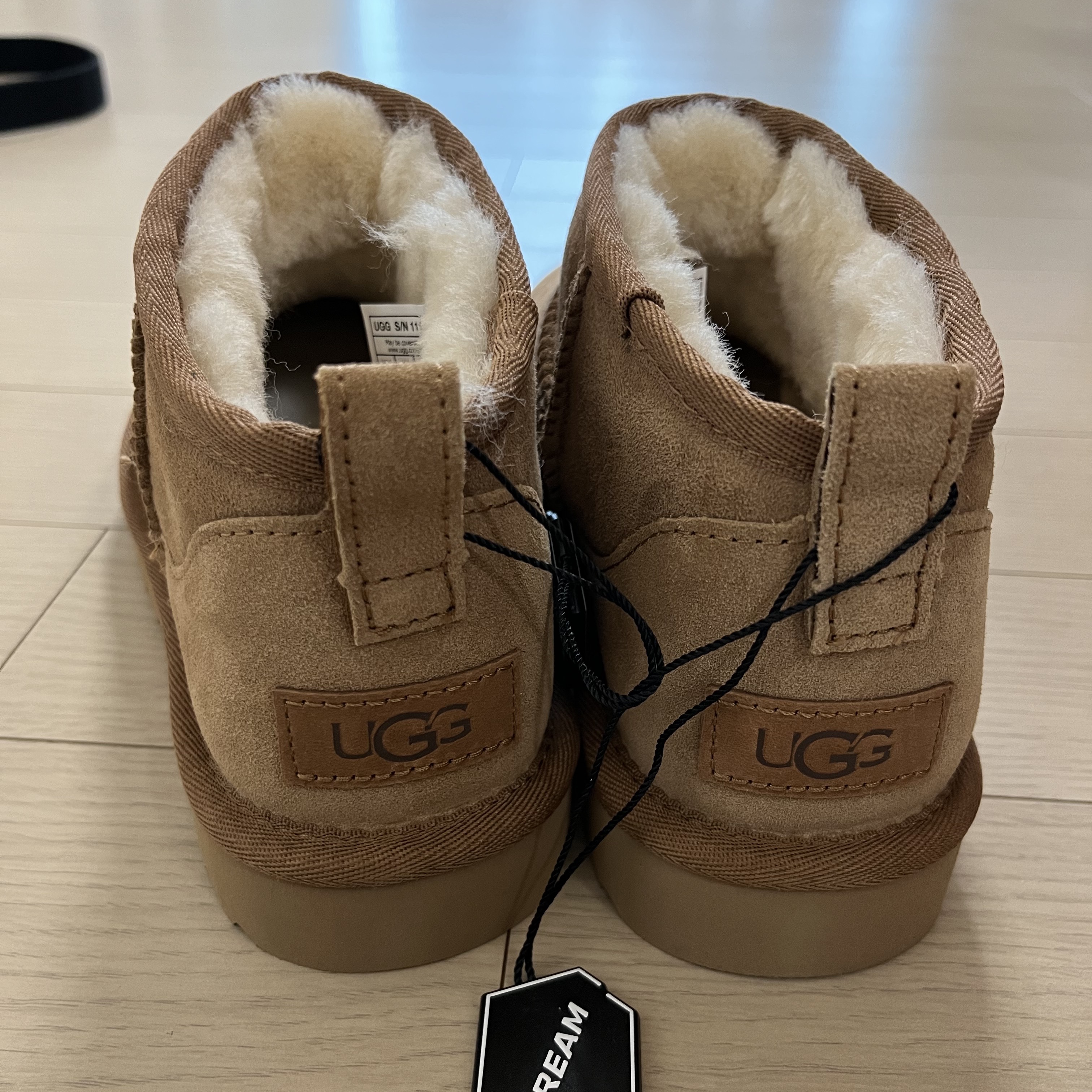 (W) UGG Classic Ultra Mini Boots Chestnut 착용 스타일
