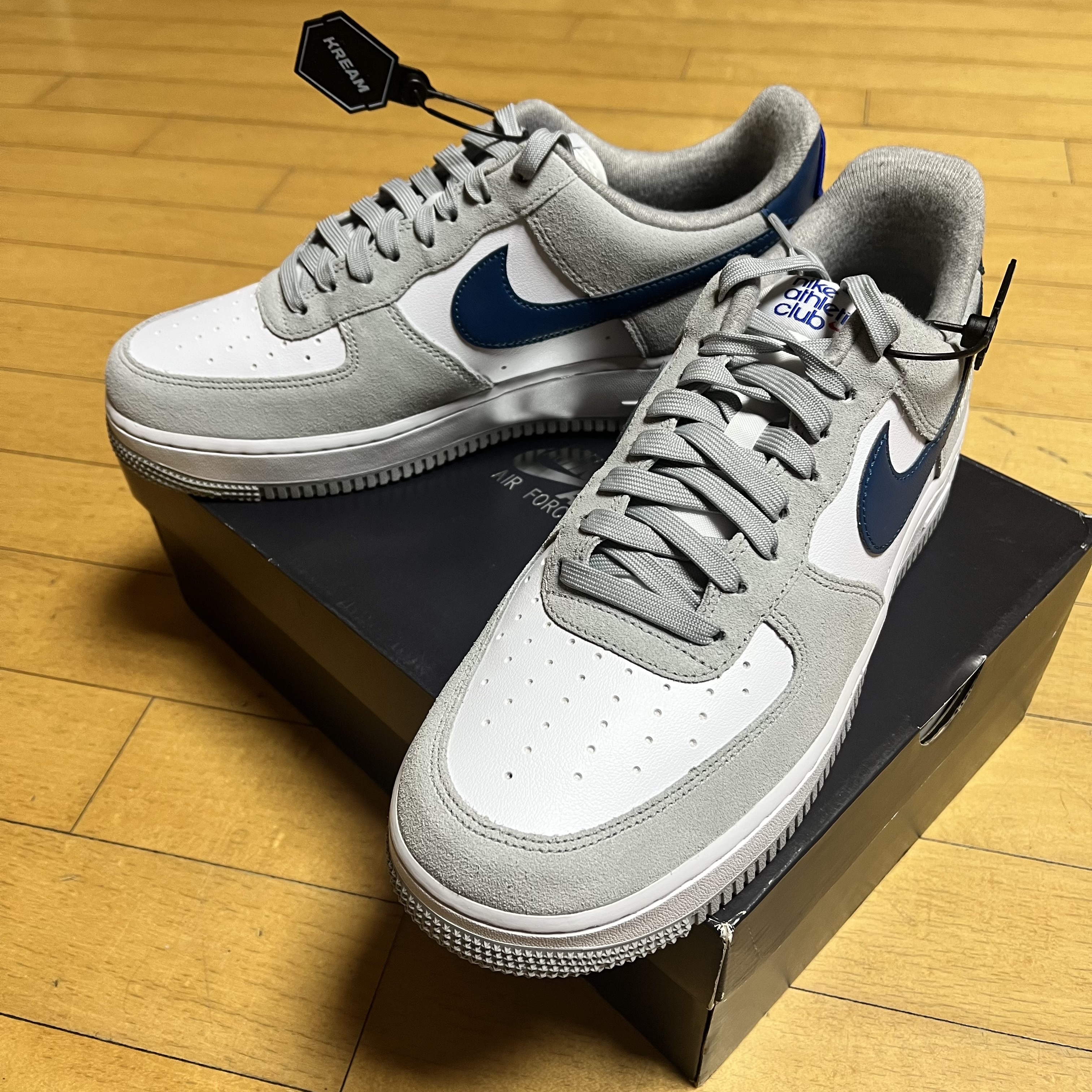 Nike Air Force 1 '07 LV8 Athletic Club Light Smoke Grey Marina 착용 스타일