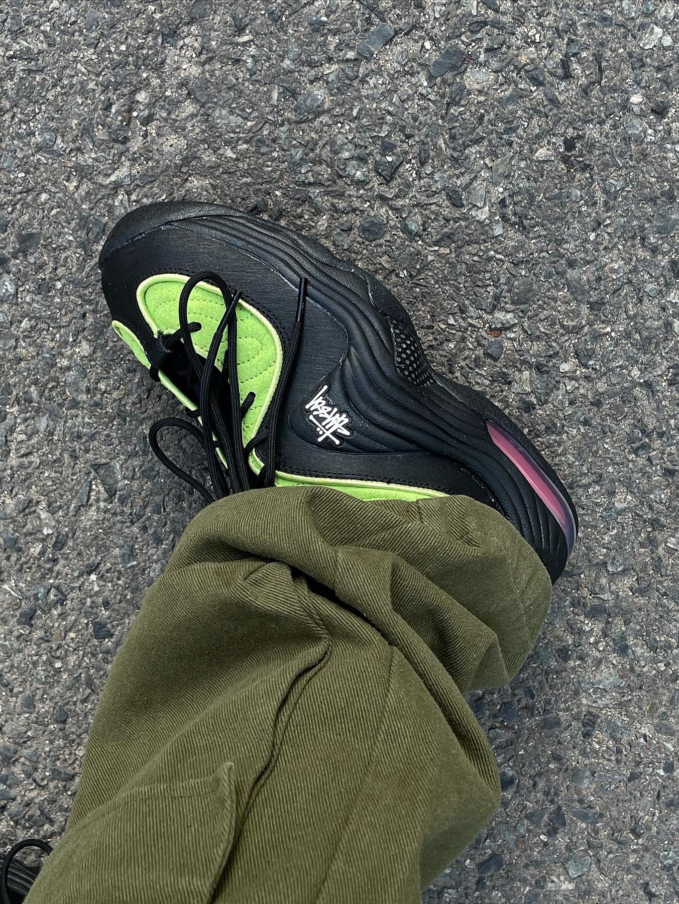 Nike x Stussy Air Penny II Vivid Green and Black 착용 스타일 - 3