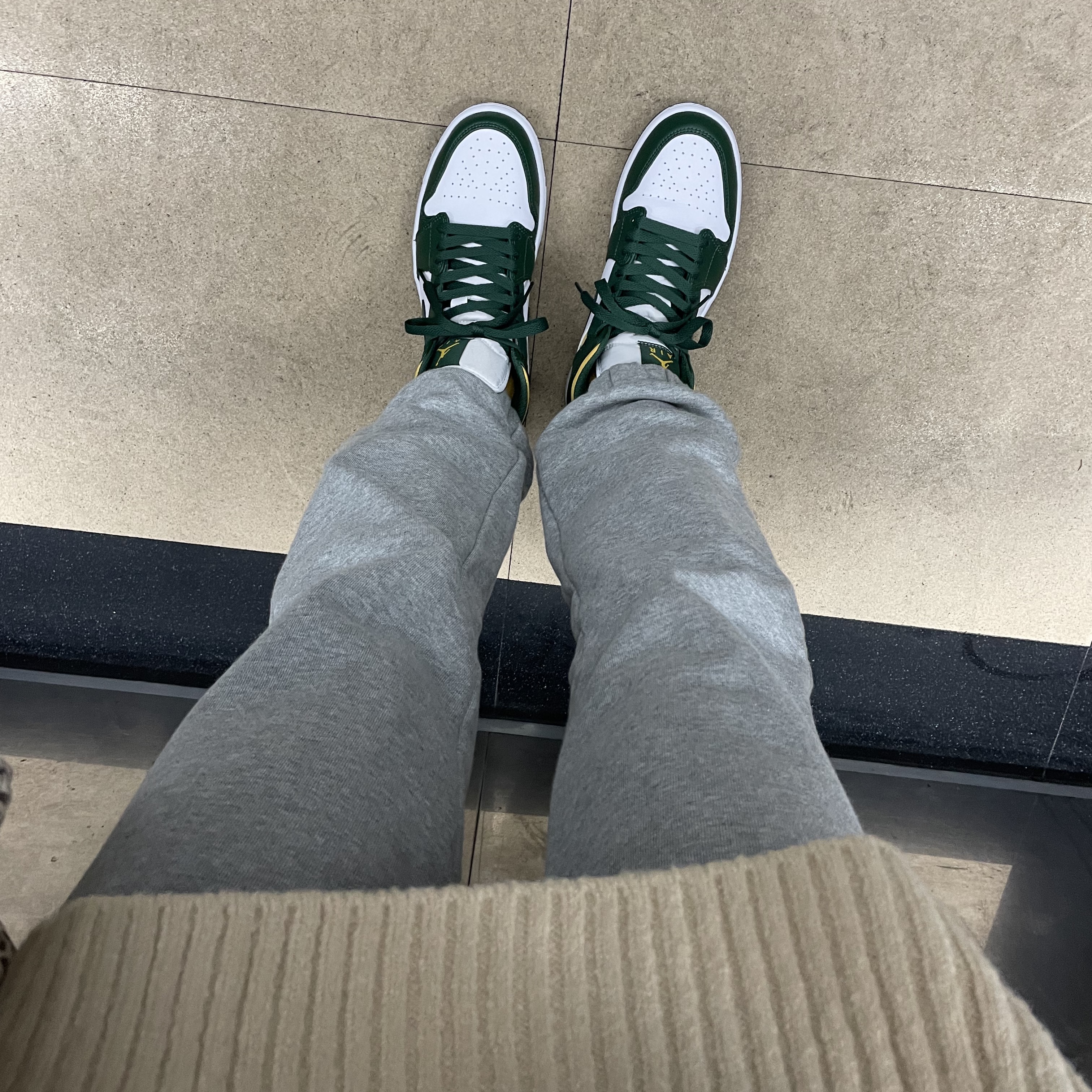 Jordan 1 Mid Sonics 2021 착용 스타일 - 1