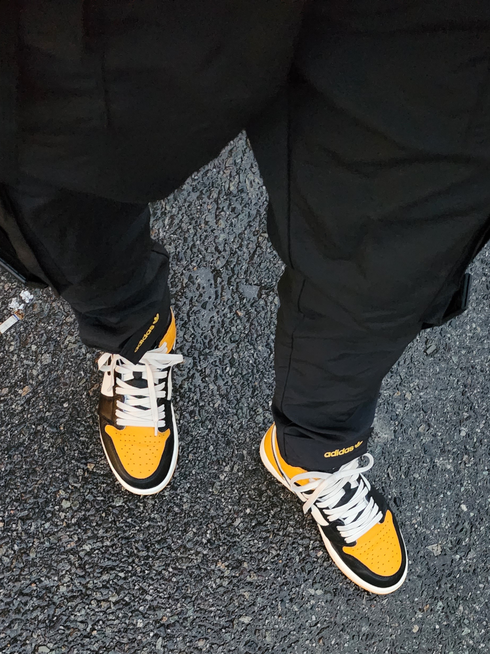 Jordan 1 Retro High OG Taxi, Nike NRG Solo Swoosh Fleece Hoodie Desert Moss - US/EU 착용 스타일 - 2