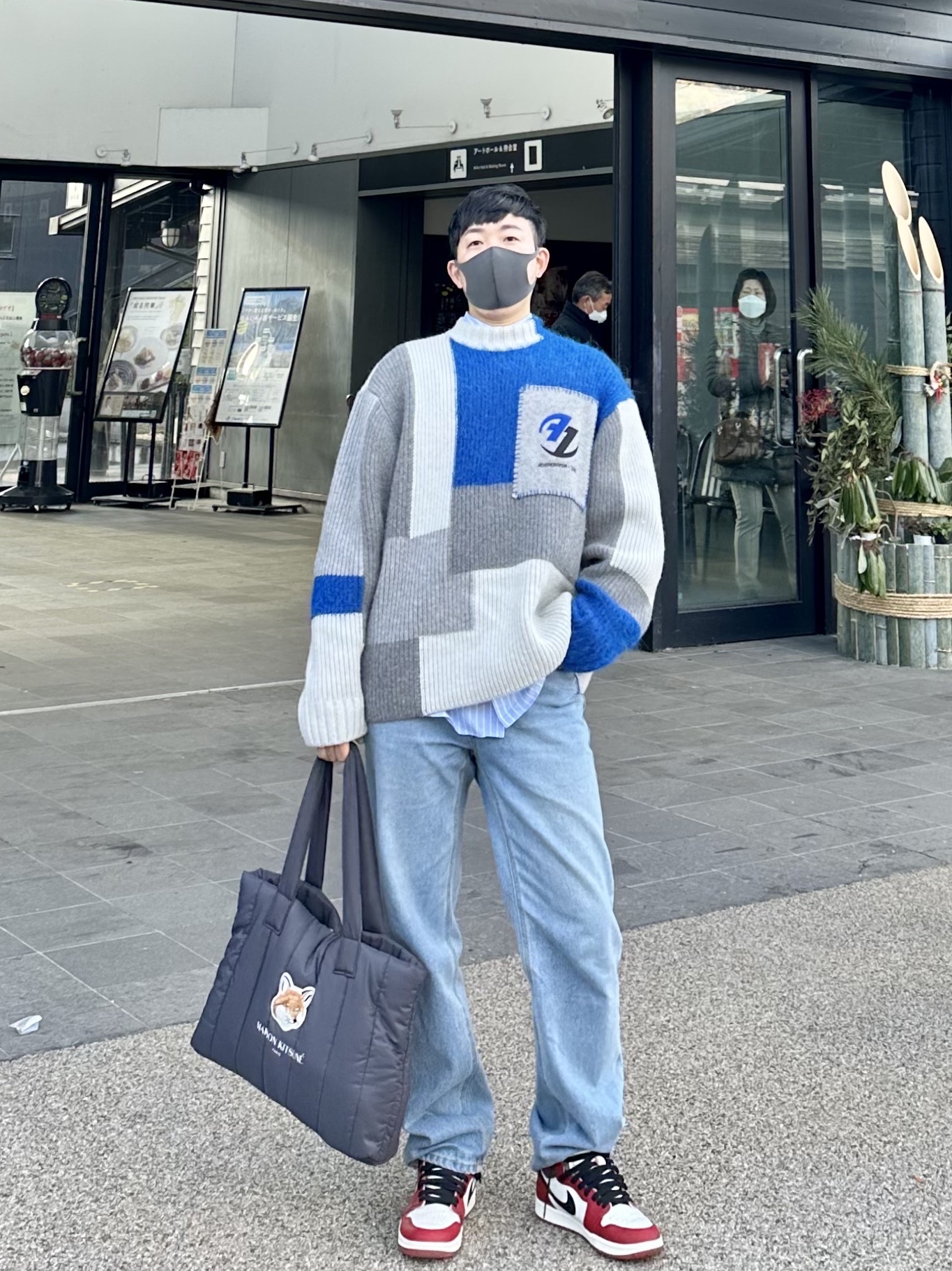 Maison Kitsune x Laneige Padded Bag Navy, Jordan 1 Retro High OG Chicago 2022 착용 스타일
