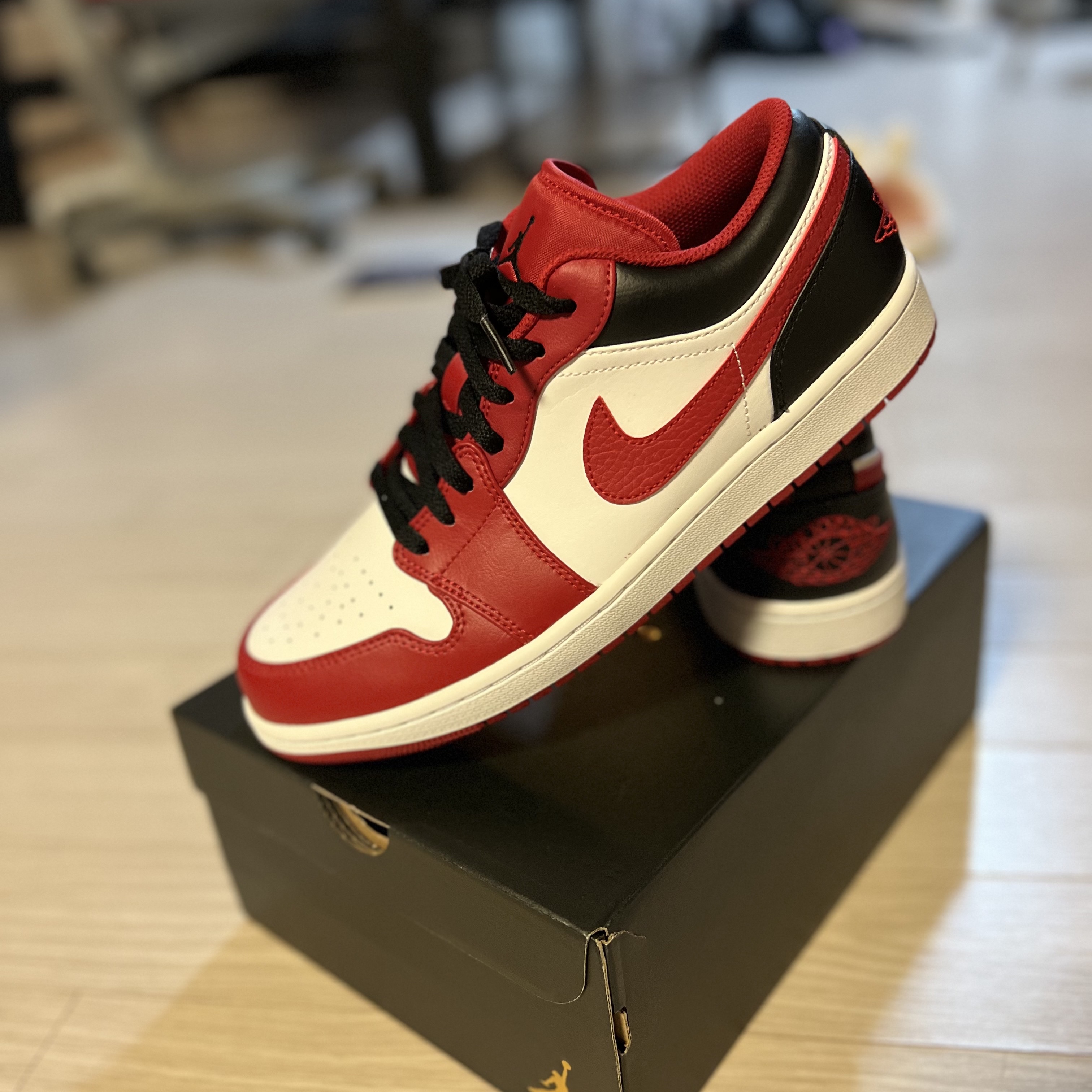 Jordan 1 Low White Gym Red Black 착용 스타일