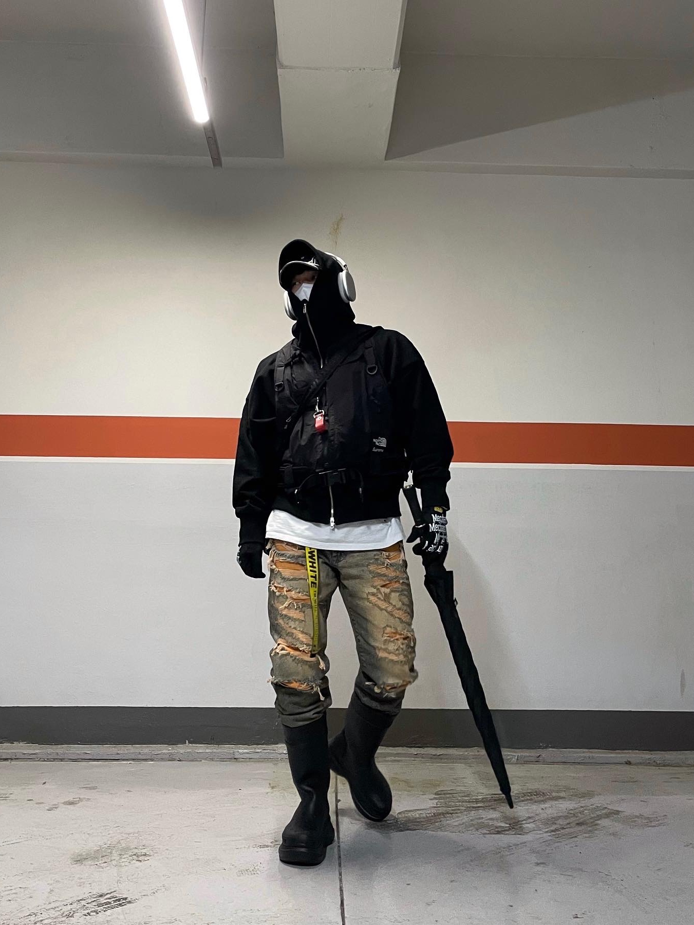 Balenciaga x Crocs Rubber Boot Black, Supreme x The North Face RTG Jacket + Vest Black - 20SS 착용 스타일 - 1