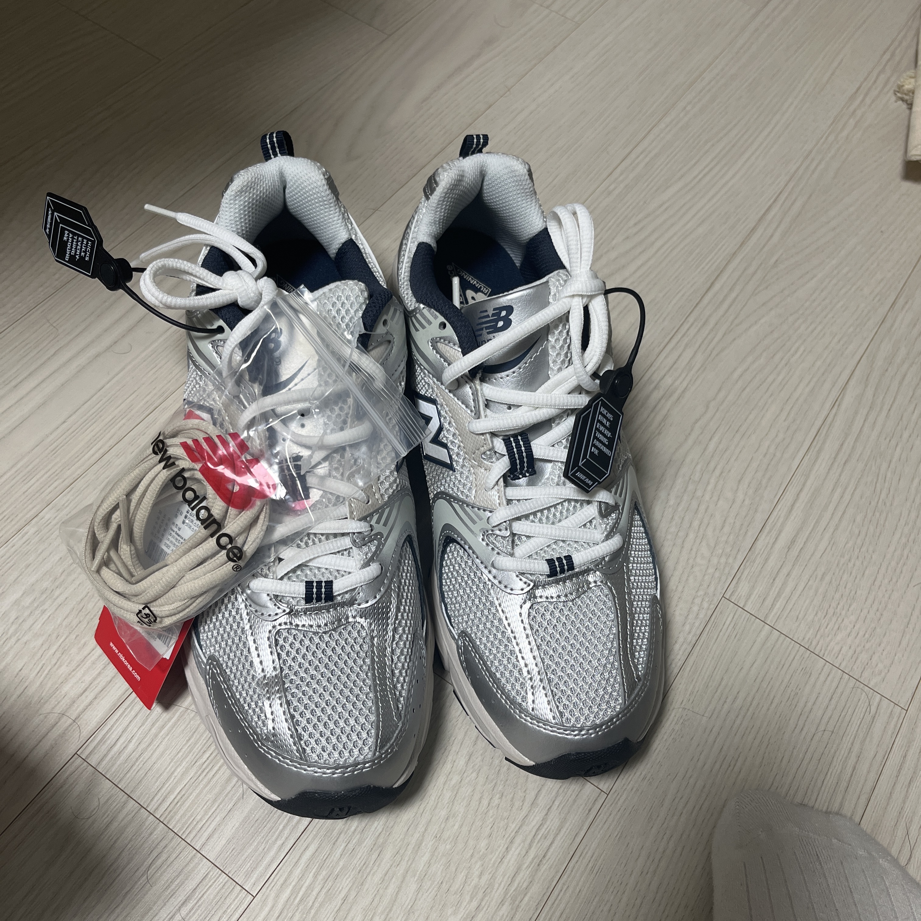 New Balance 530 Steel Grey 착용 스타일