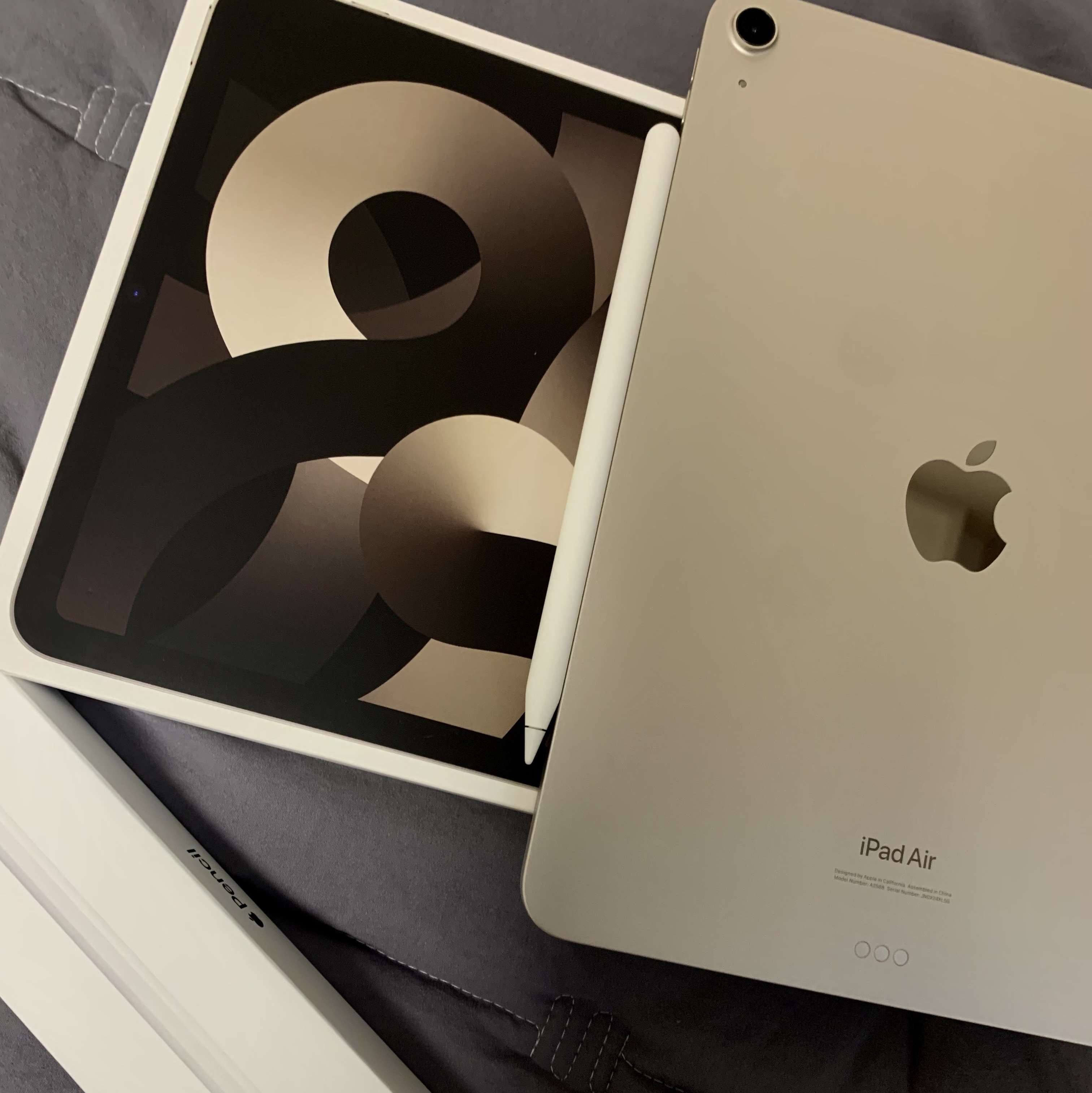 Apple iPad Air 5th Gen Wifi 64GB Starlight (Korean Ver.) 착용 스타일