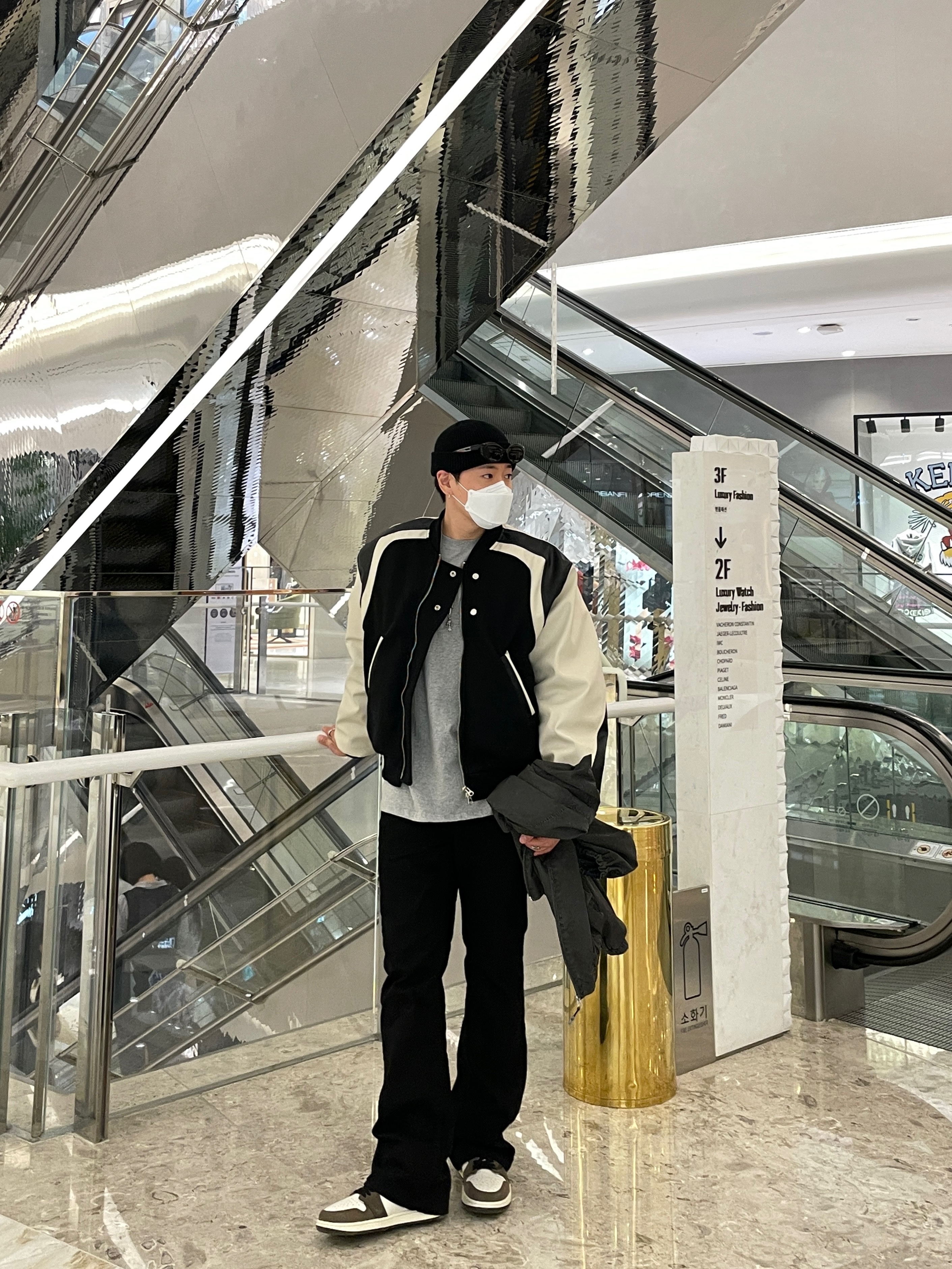 Jordan 1 x Travis Scott Retro High OG SP Mocha 착용 스타일 - 2