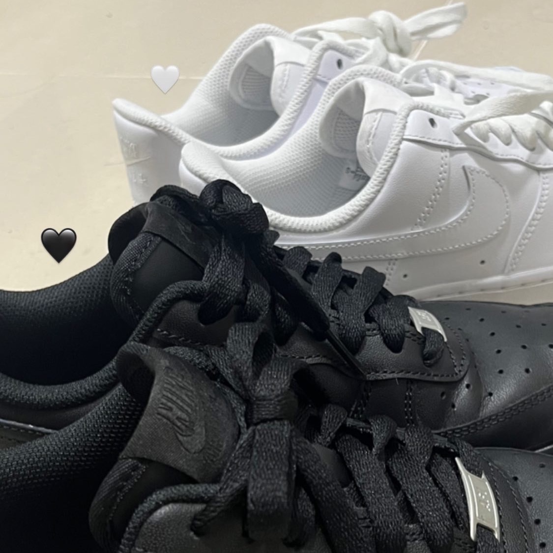 (W) Nike Air Force 1 '07 Low White, (W) Nike Air Force 1 '07 Low Triple Black 착용 스타일