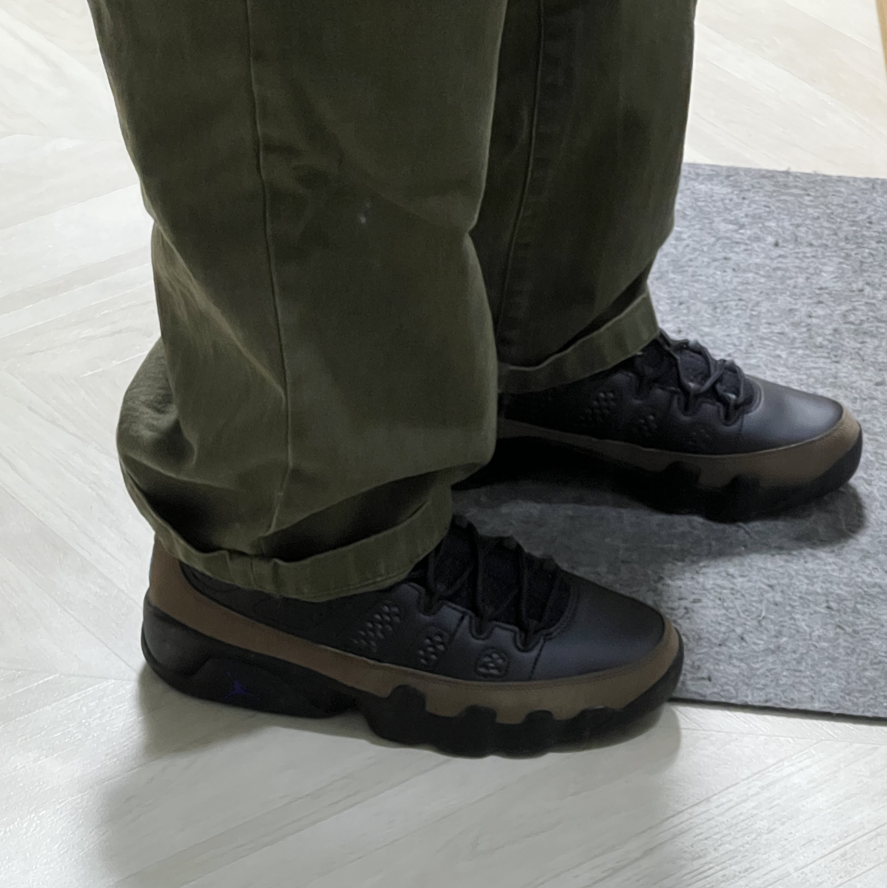 Jordan 9 Retro Light Olive 착용 스타일 - 1