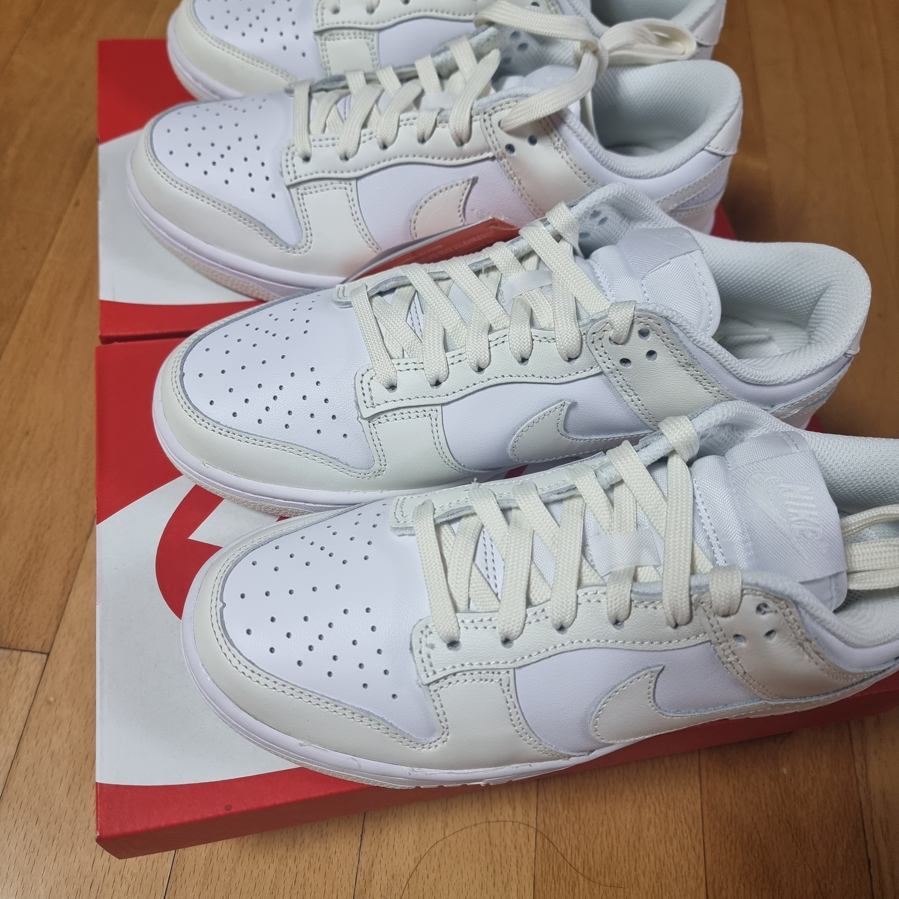 (W) Nike Dunk Low White and Sail 착용 스타일 - 1