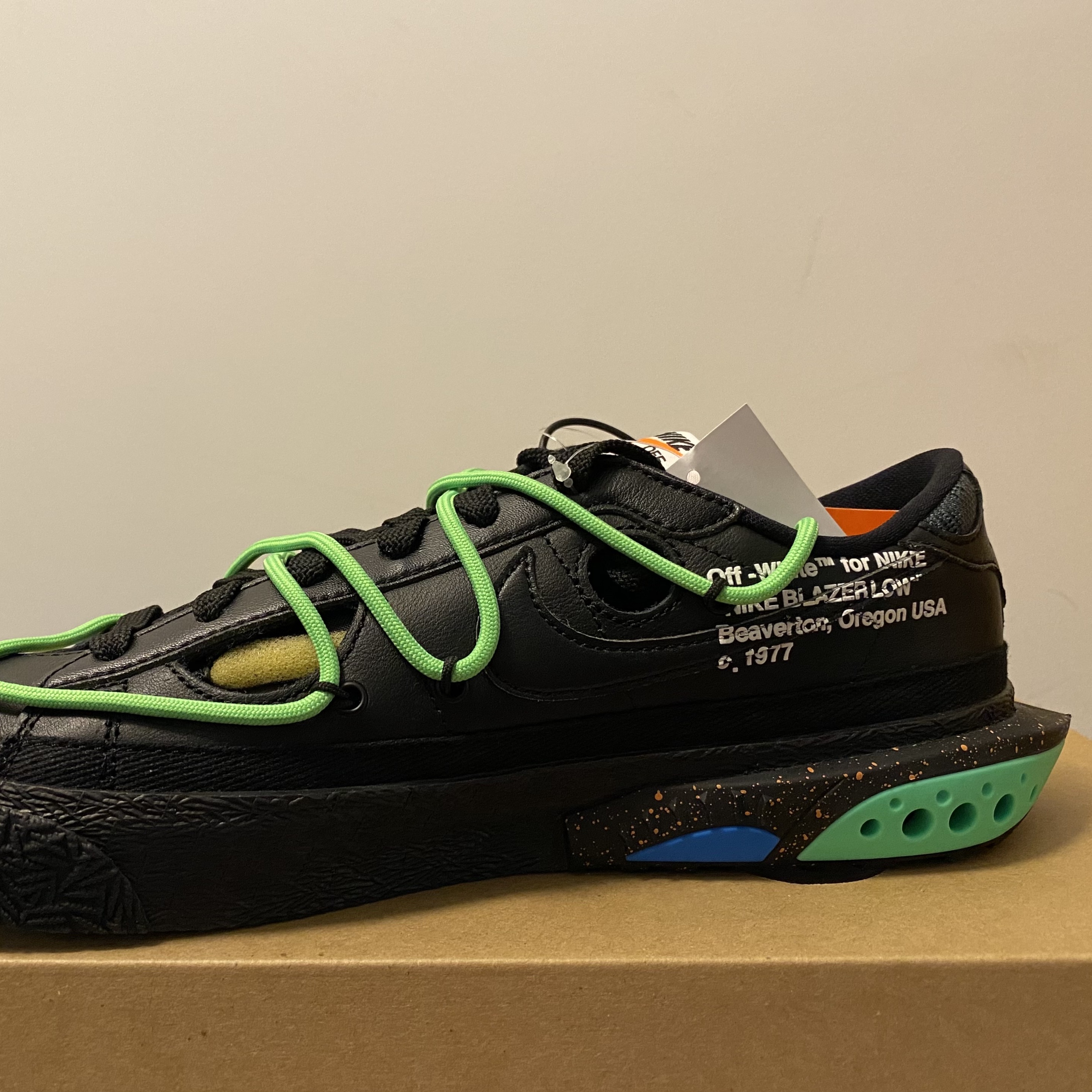 Nike x Off-White Blazer Low '77 Black and Electro Green 착용 스타일