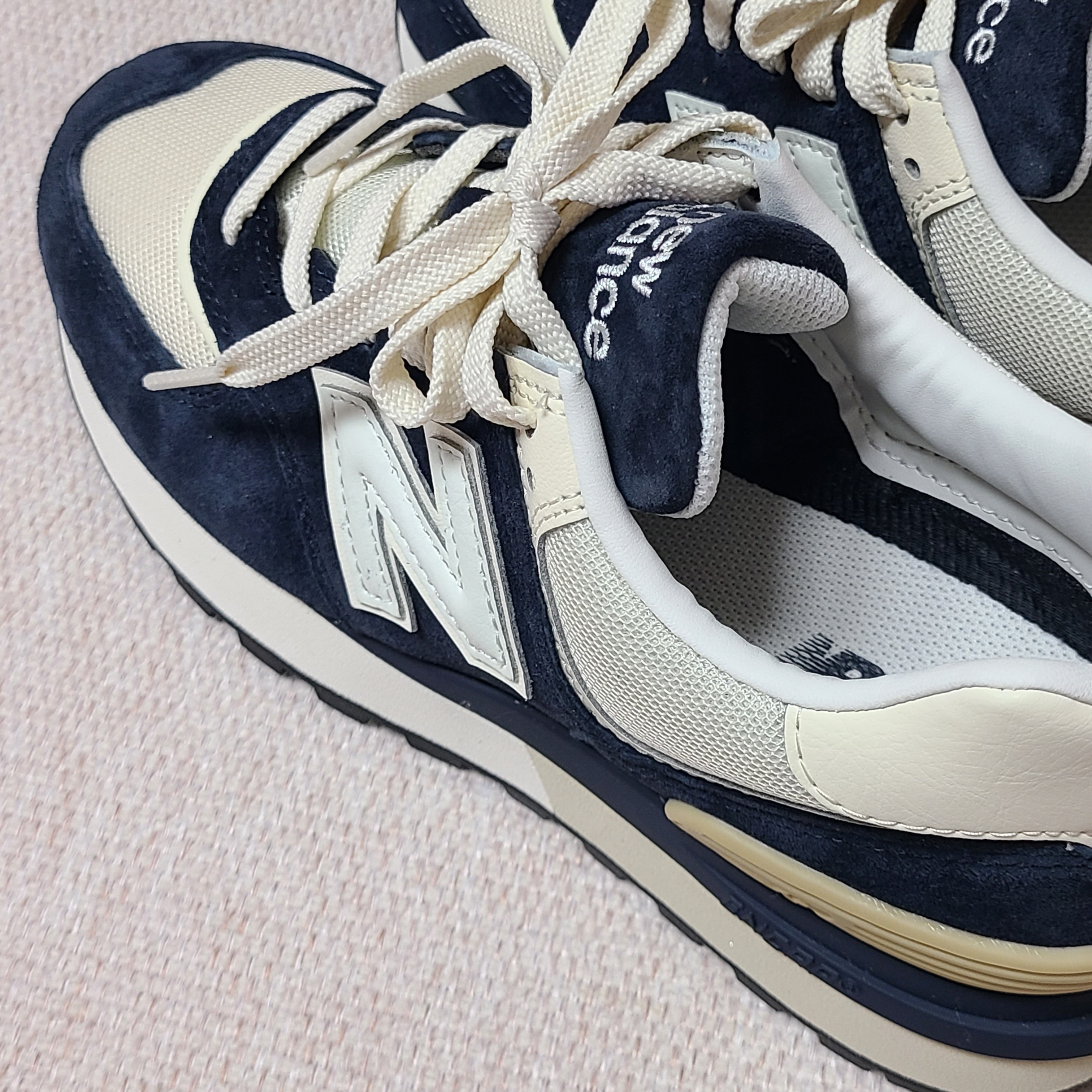 New Balance 574 Legacy Navy Blue 착용 스타일 - 2