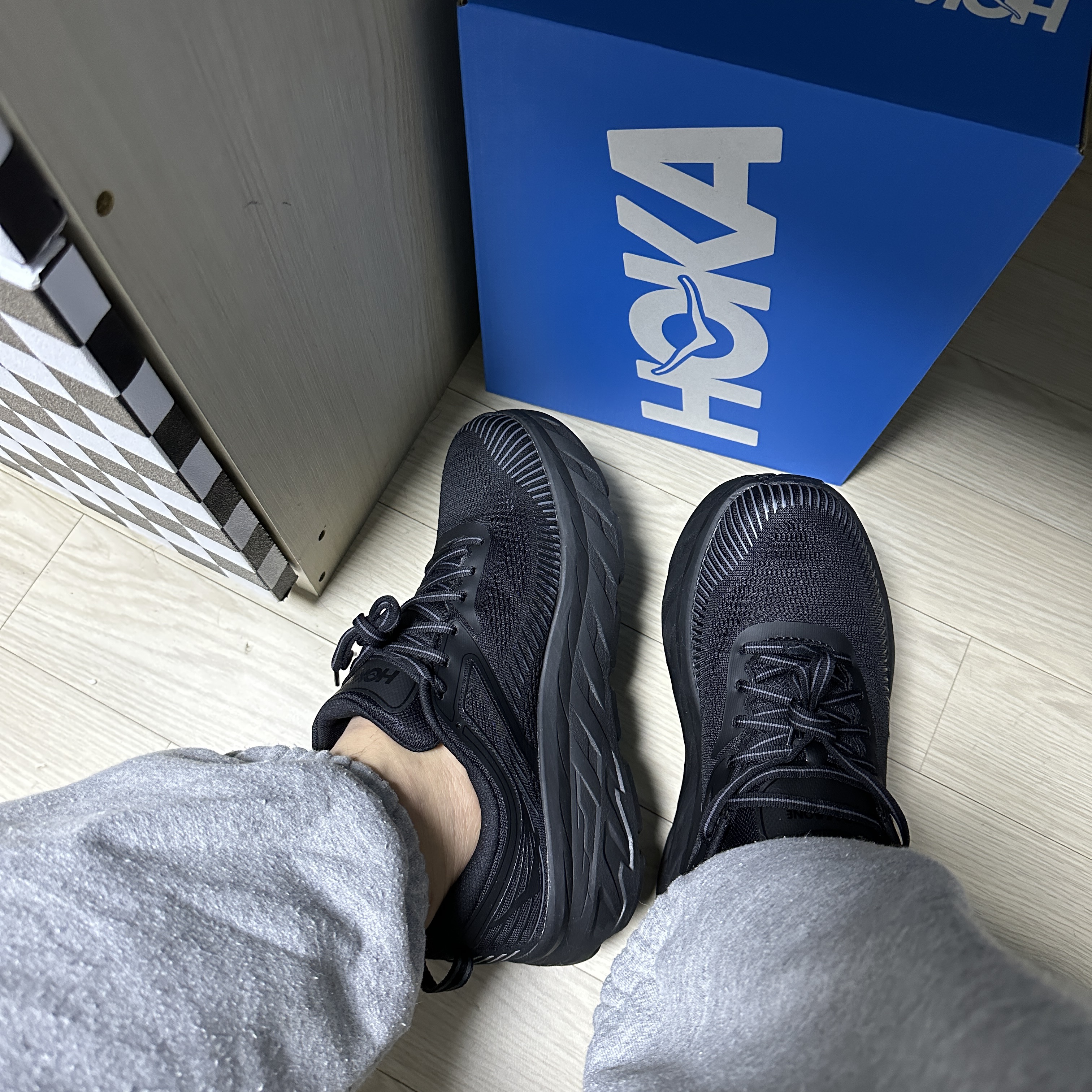Hoka Bondi 7 Black - Wide 착용 스타일 - 4