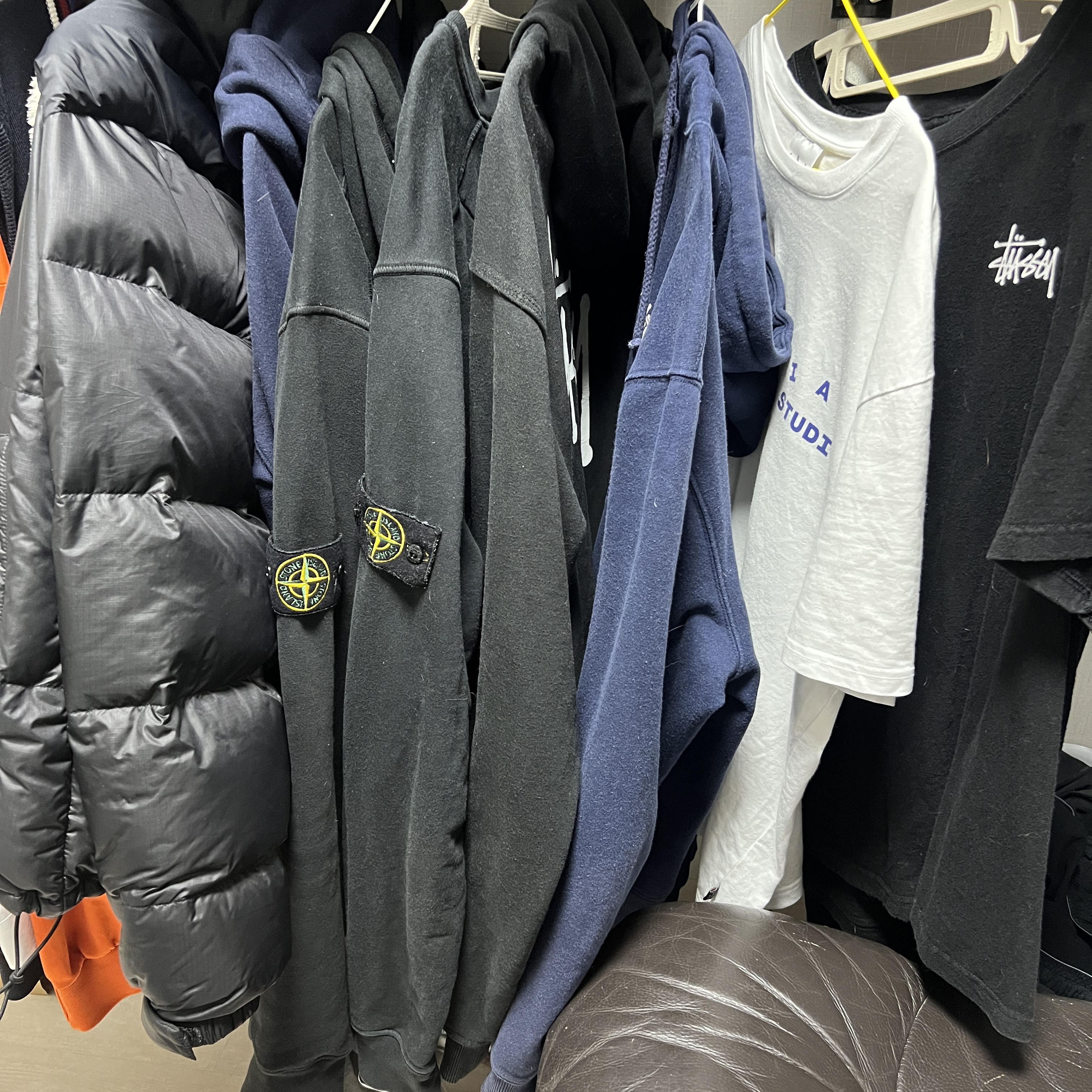 Stone Island 64120 Cotton Fleece Hooded Sweatshirt Black - 22FW, The North Face 1996 Eco Nuptse Jacket Black 착용 스타일