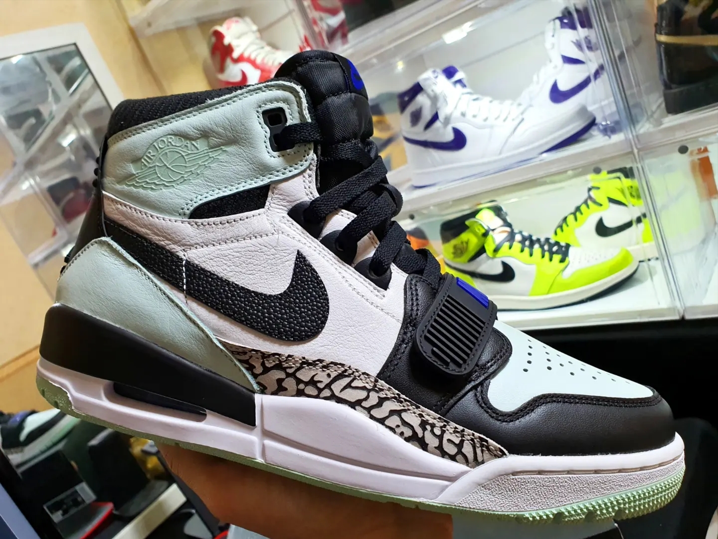 Jordan Legacy 312 Igloo, (W) Jordan 1 High OG Court Purple 착용 스타일 - 1