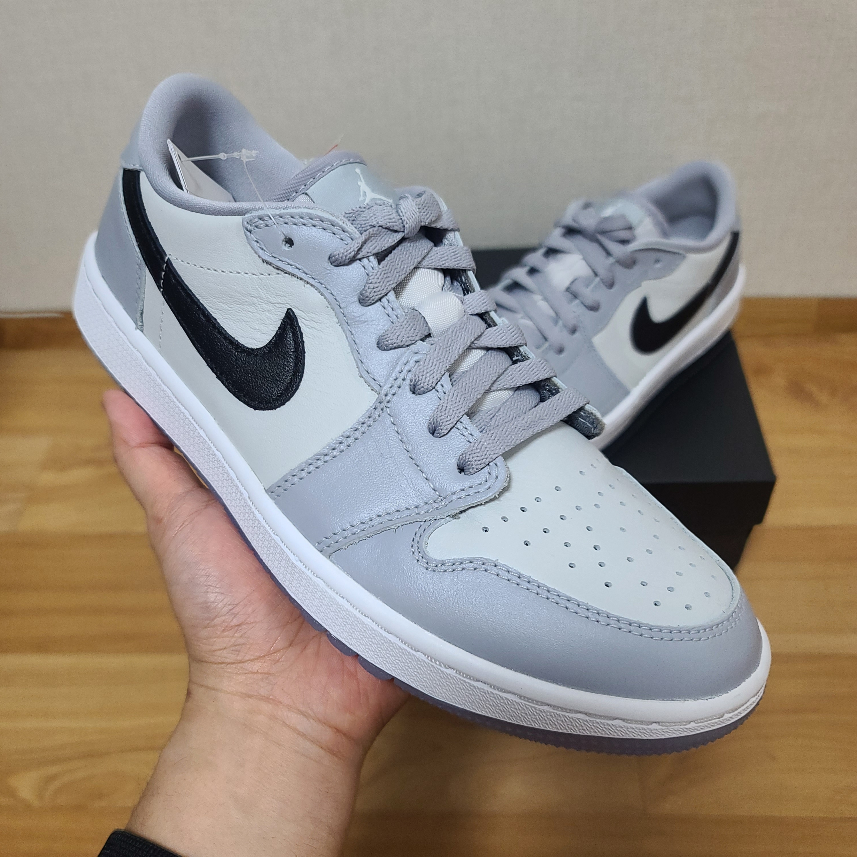 Jordan 1 Low Golf Wolf Grey 착용 스타일 - 1
