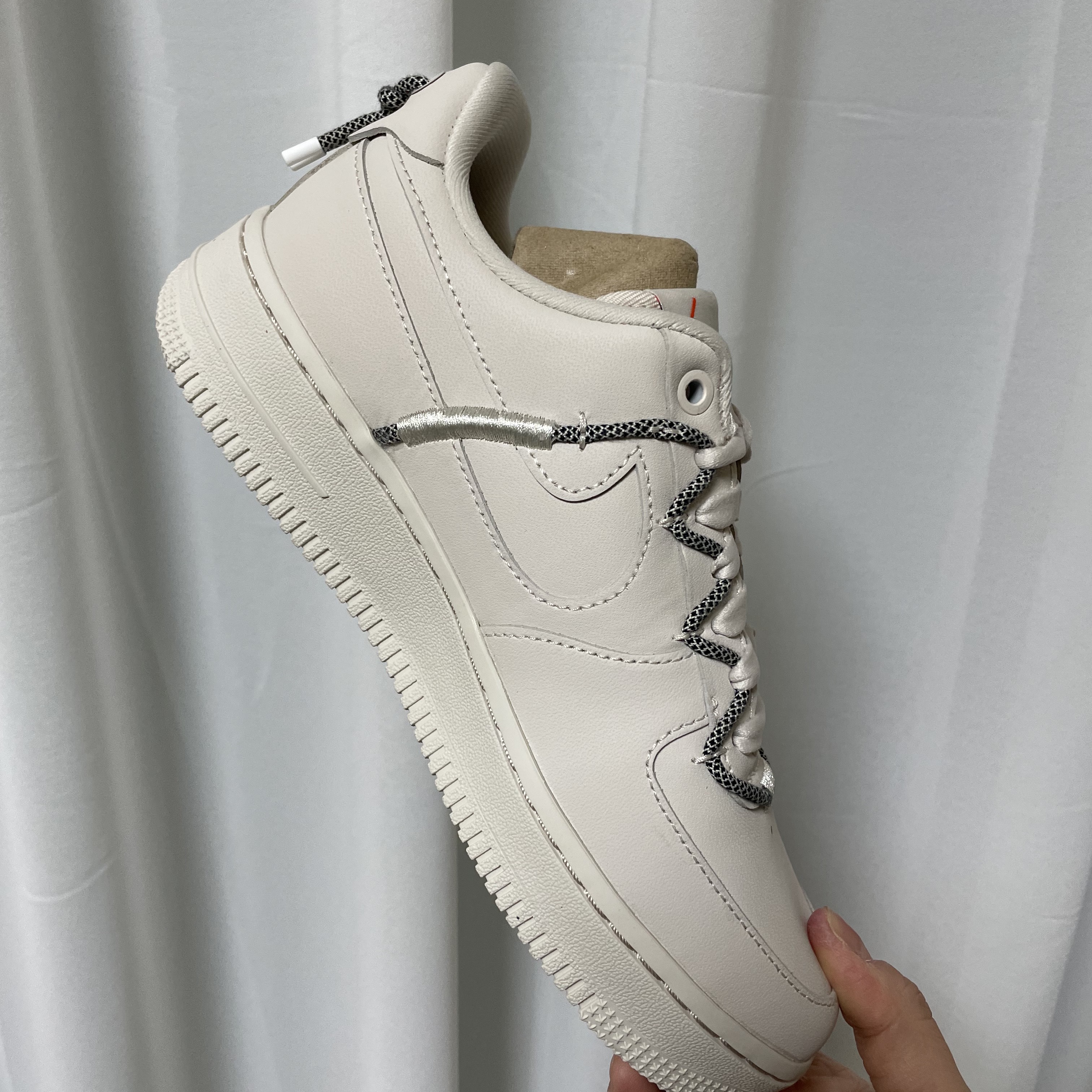 (W) Nike Air Force 1 '07 LX Light Orewood Brown 착용 스타일 - 2